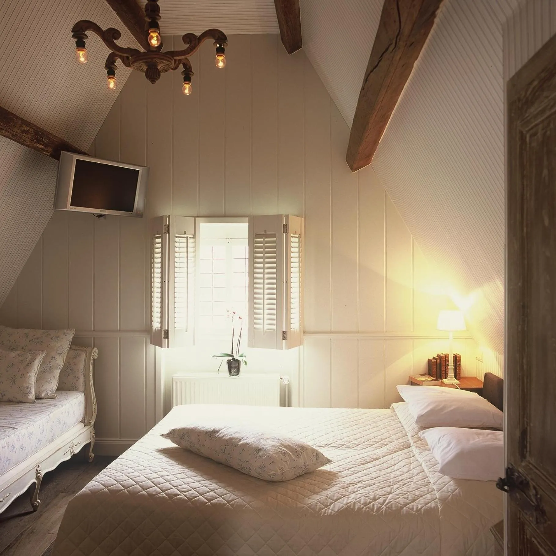 Bedroom, Bed in Relais Bourgondisch Cruyce, A Luxe Worldwide Hotel