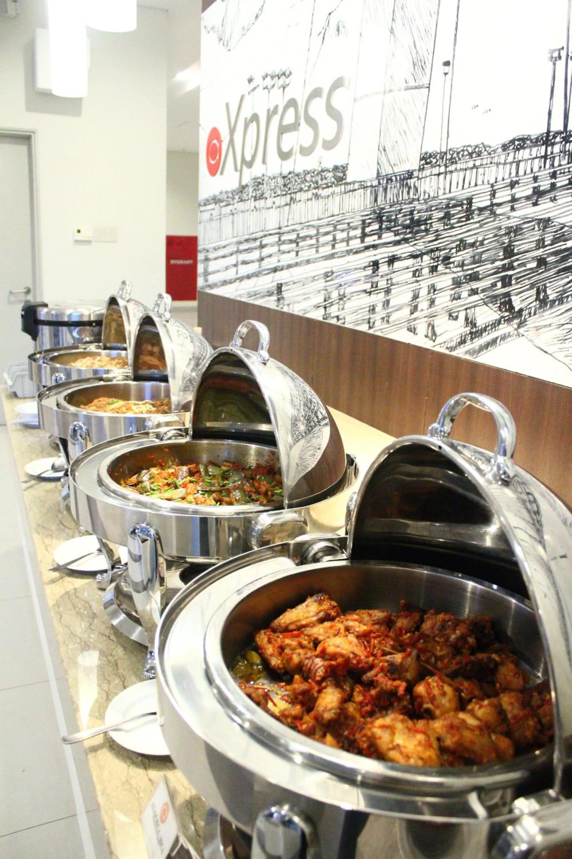 Restaurant/places to eat in Amaris Hotel Margorejo Surabaya