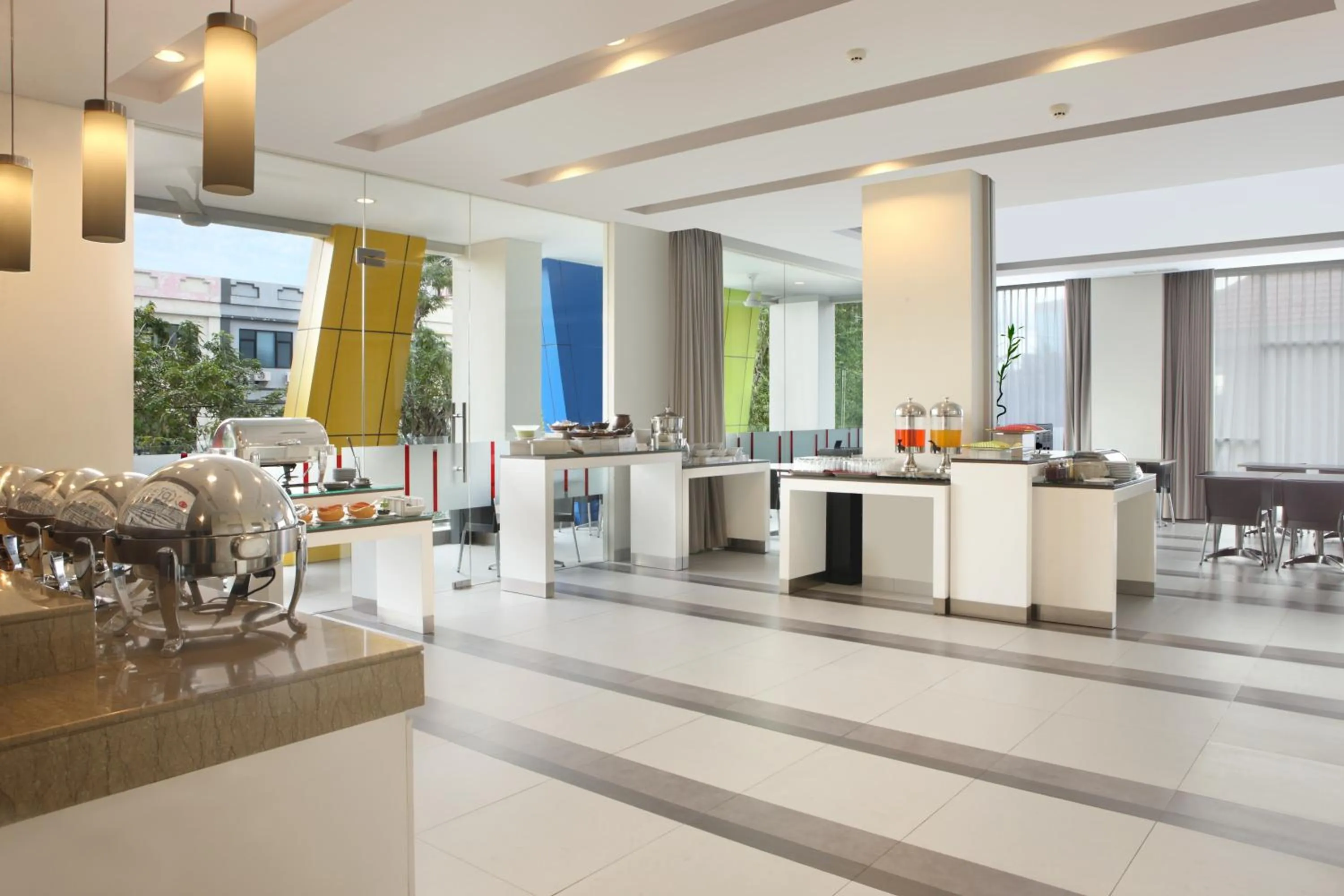 Restaurant/places to eat in Amaris Hotel Margorejo Surabaya