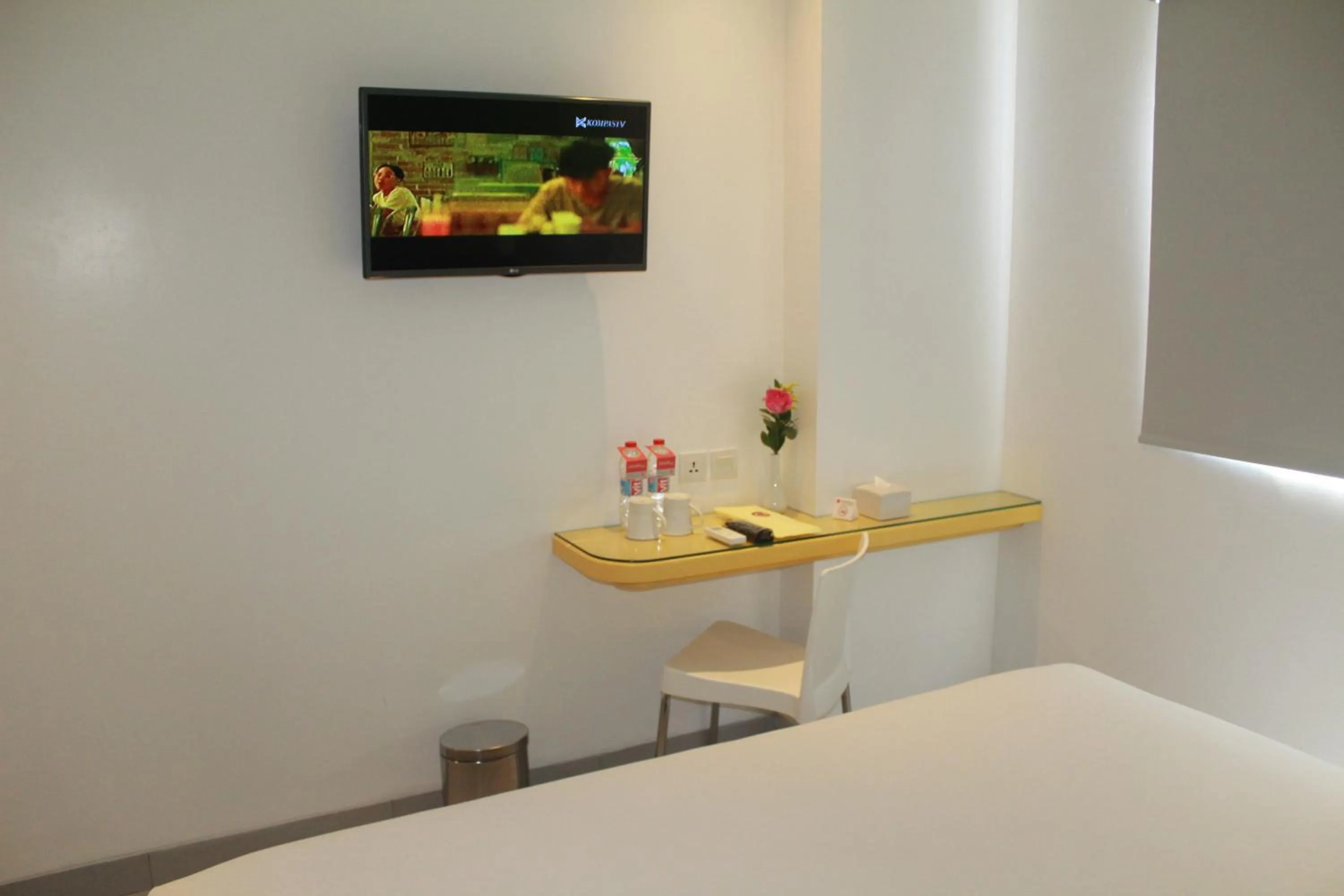 Area and facilities, Bed in Amaris Hotel Margorejo Surabaya