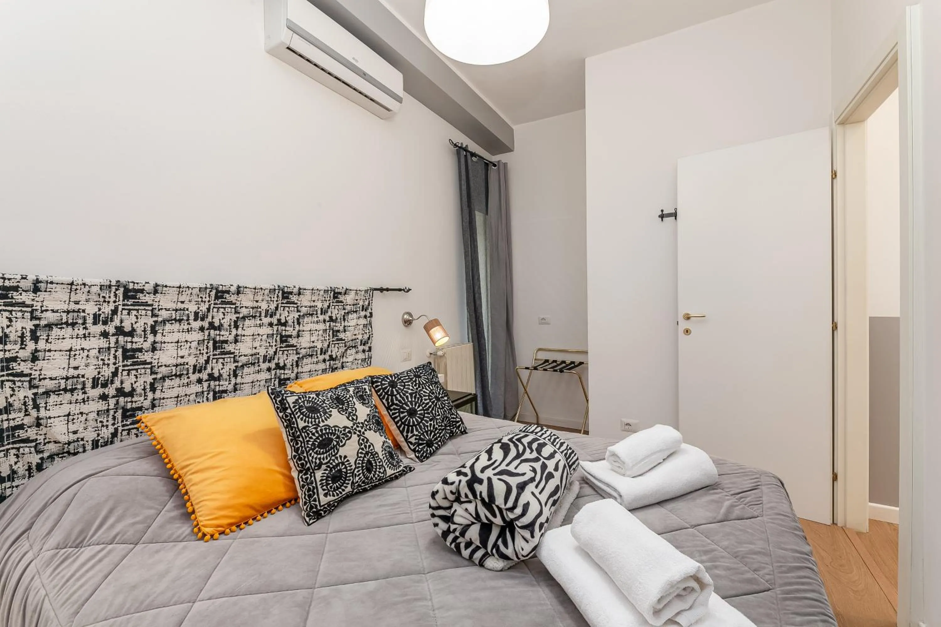 Photo of the whole room, Bed in Julius Caesar Home