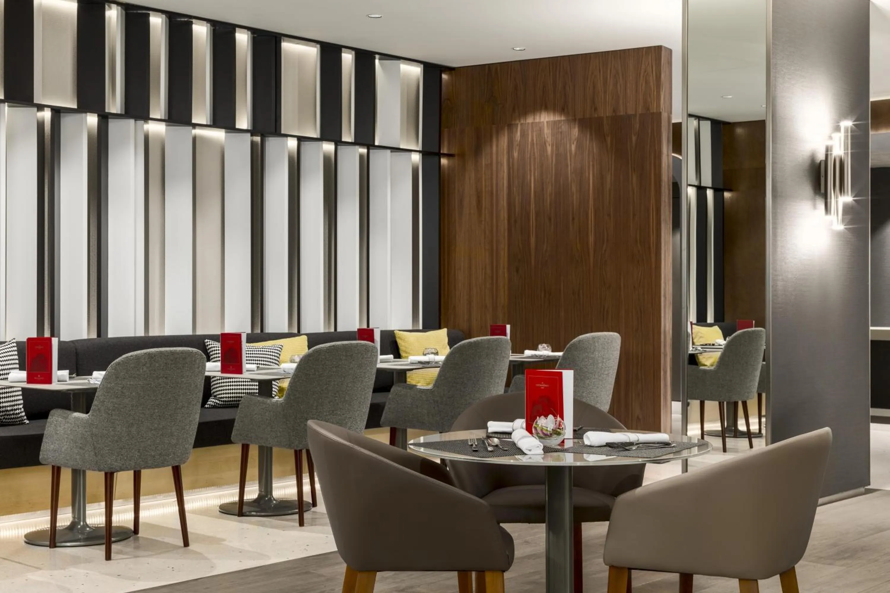 Lounge or bar in NH Collection Brussels Grand Sablon