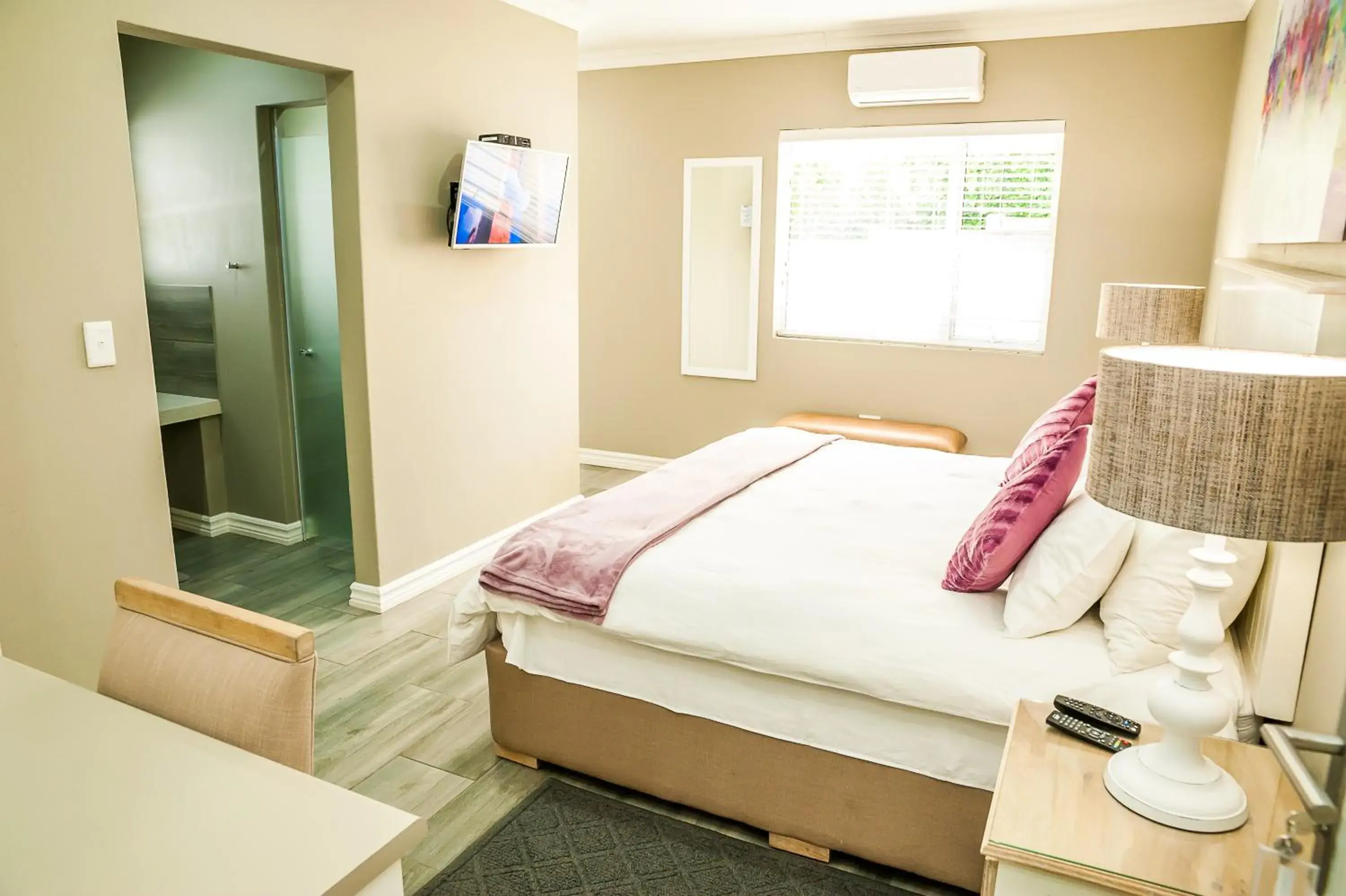 Deluxe King Room - single occupancy in Vanilla Guesthouse Deluxe King Room - single occupancy in Vanilla Guesthouse