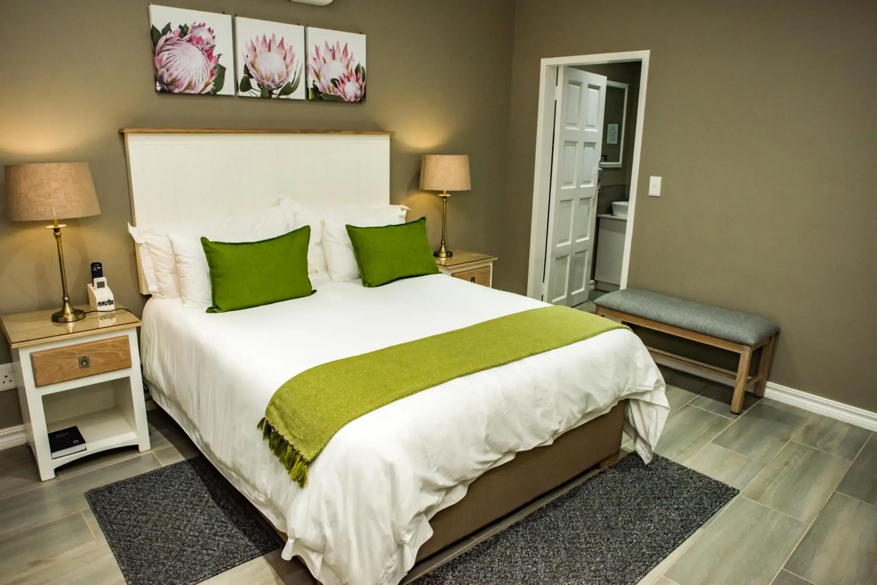 Comfort King Room - single occupancy in Vanilla Guesthouse Comfort King Room - single occupancy in Vanilla Guesthouse