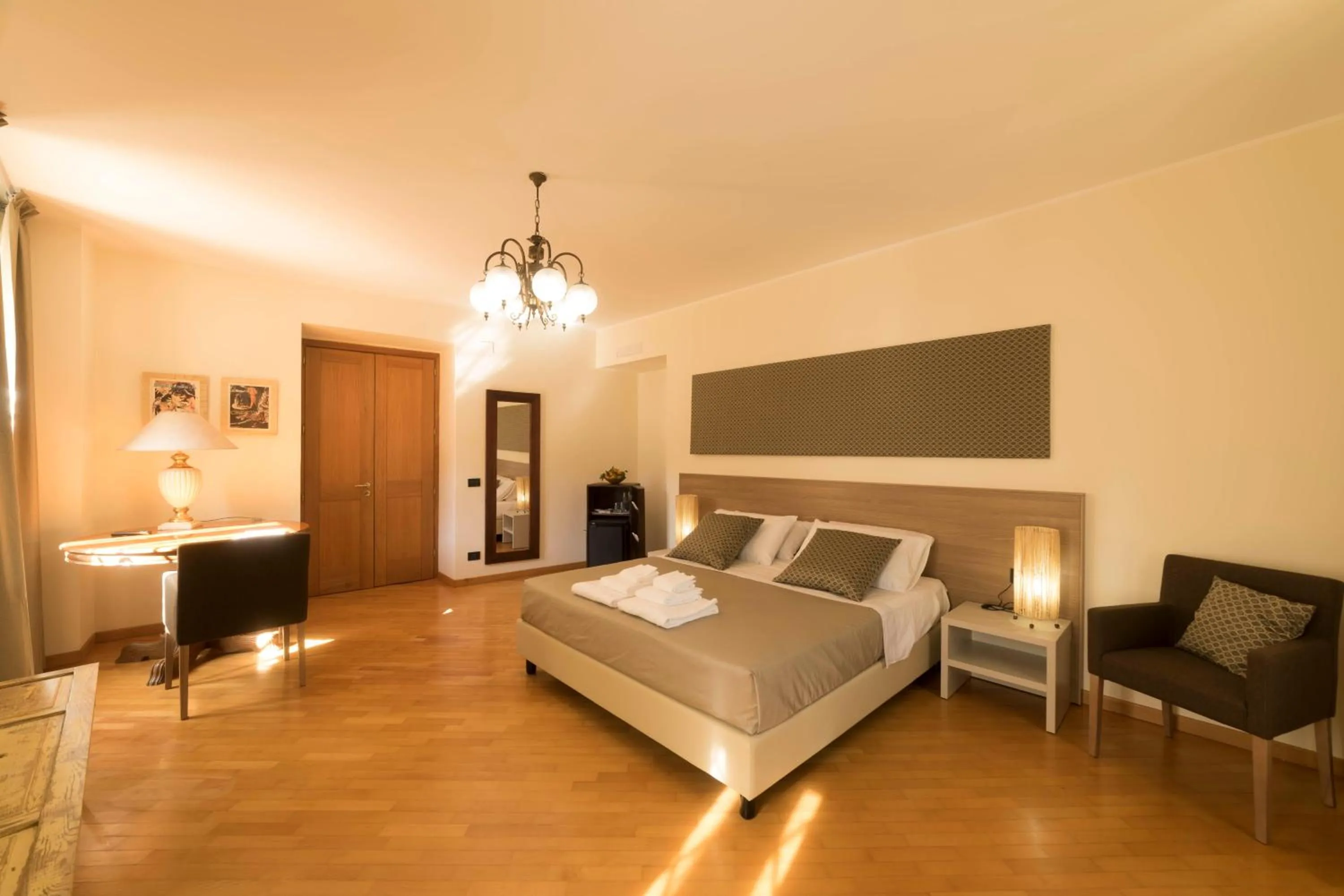 Photo of the whole room, Bed in BBuSS Country Club