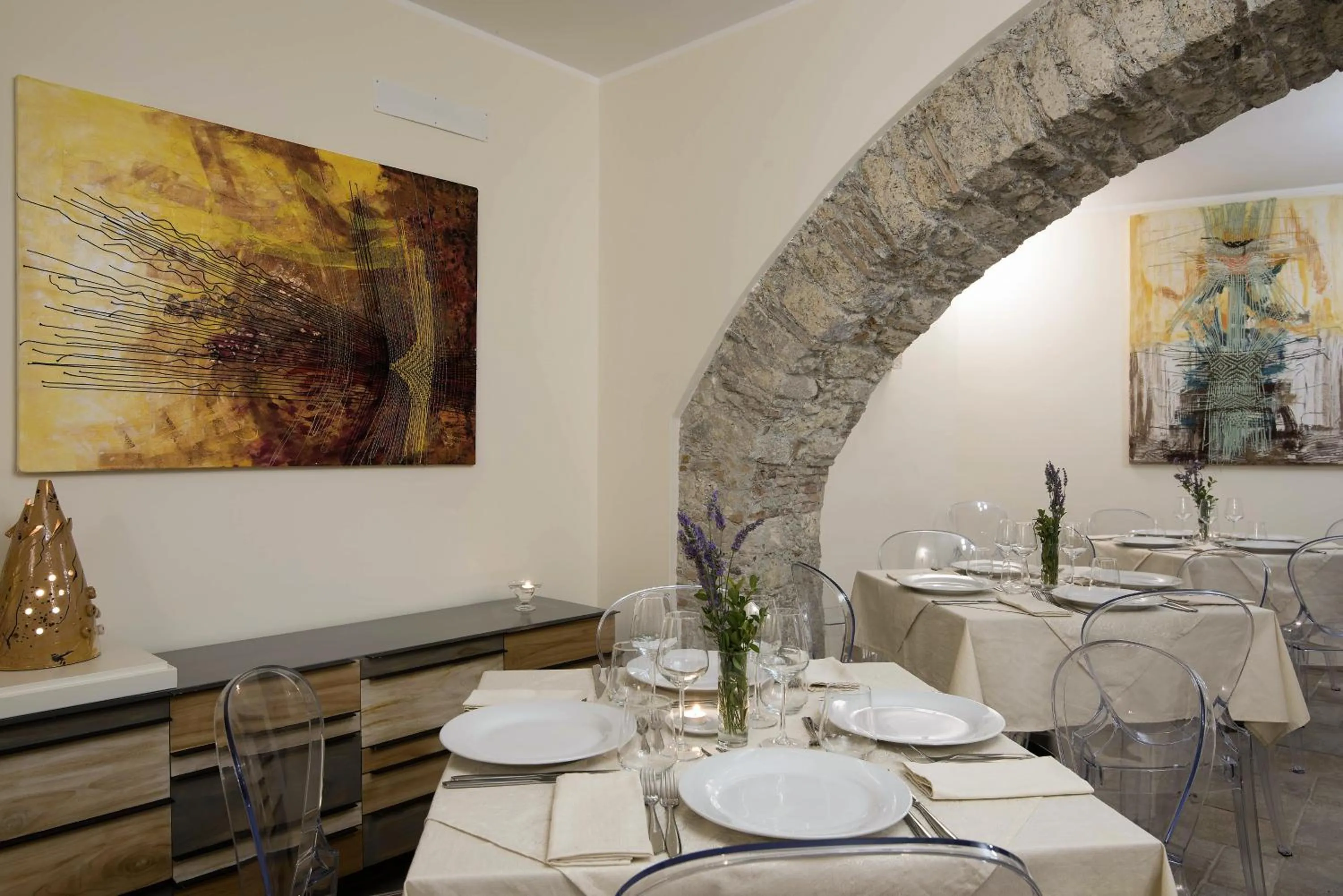 Restaurant/places to eat in BBuSS Country Club