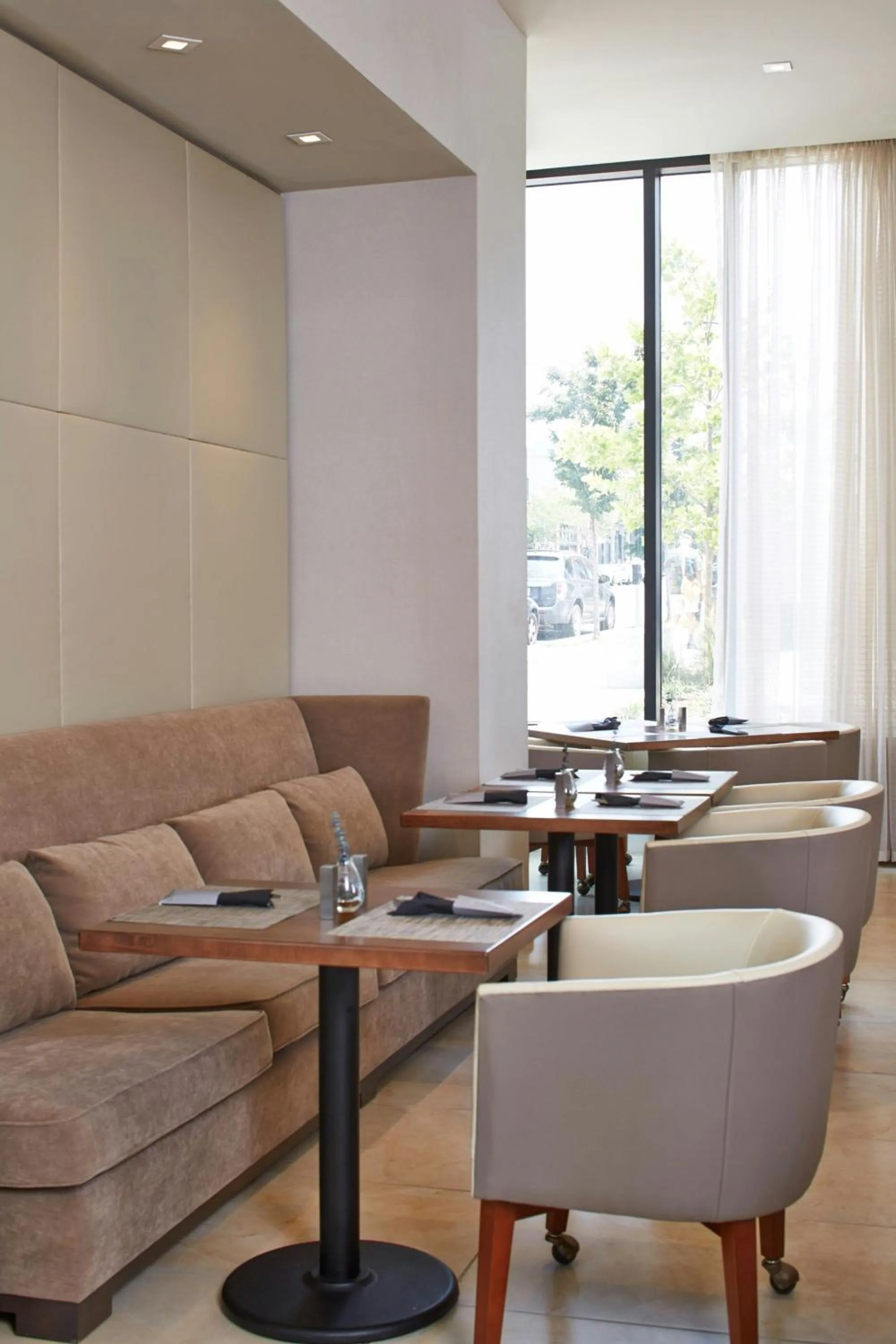 Kitchen or kitchenette in AC Hotel by Marriott Des Moines East Village