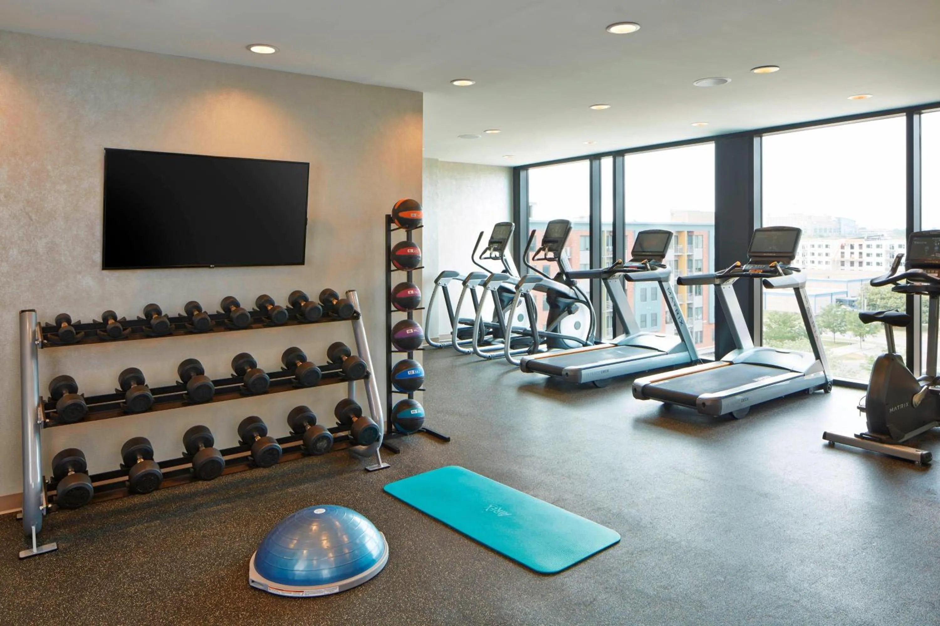 Fitness centre/facilities in AC Hotel by Marriott Des Moines East Village