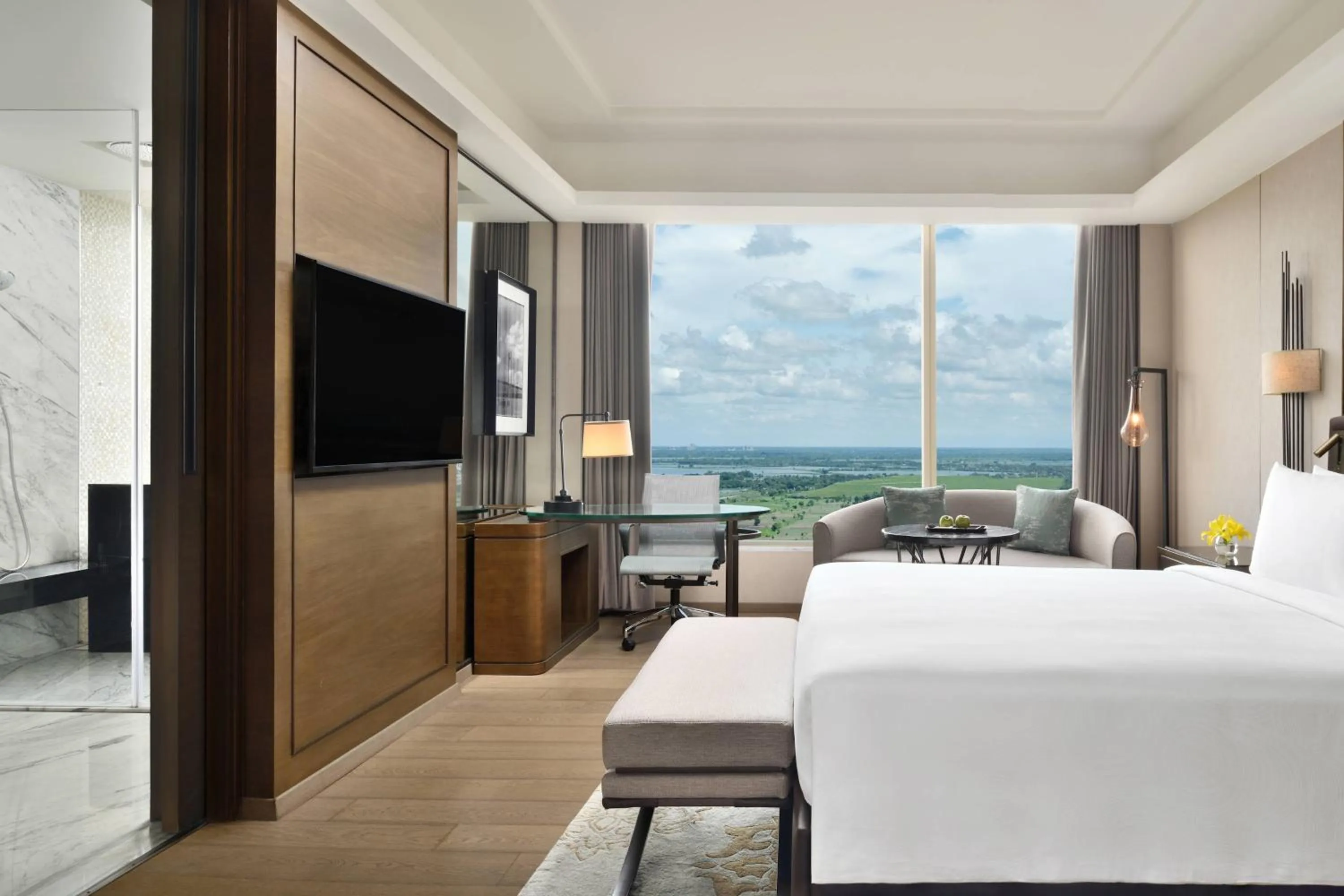 Photo of the whole room, Bed in JW Marriott Hotel Kolkata