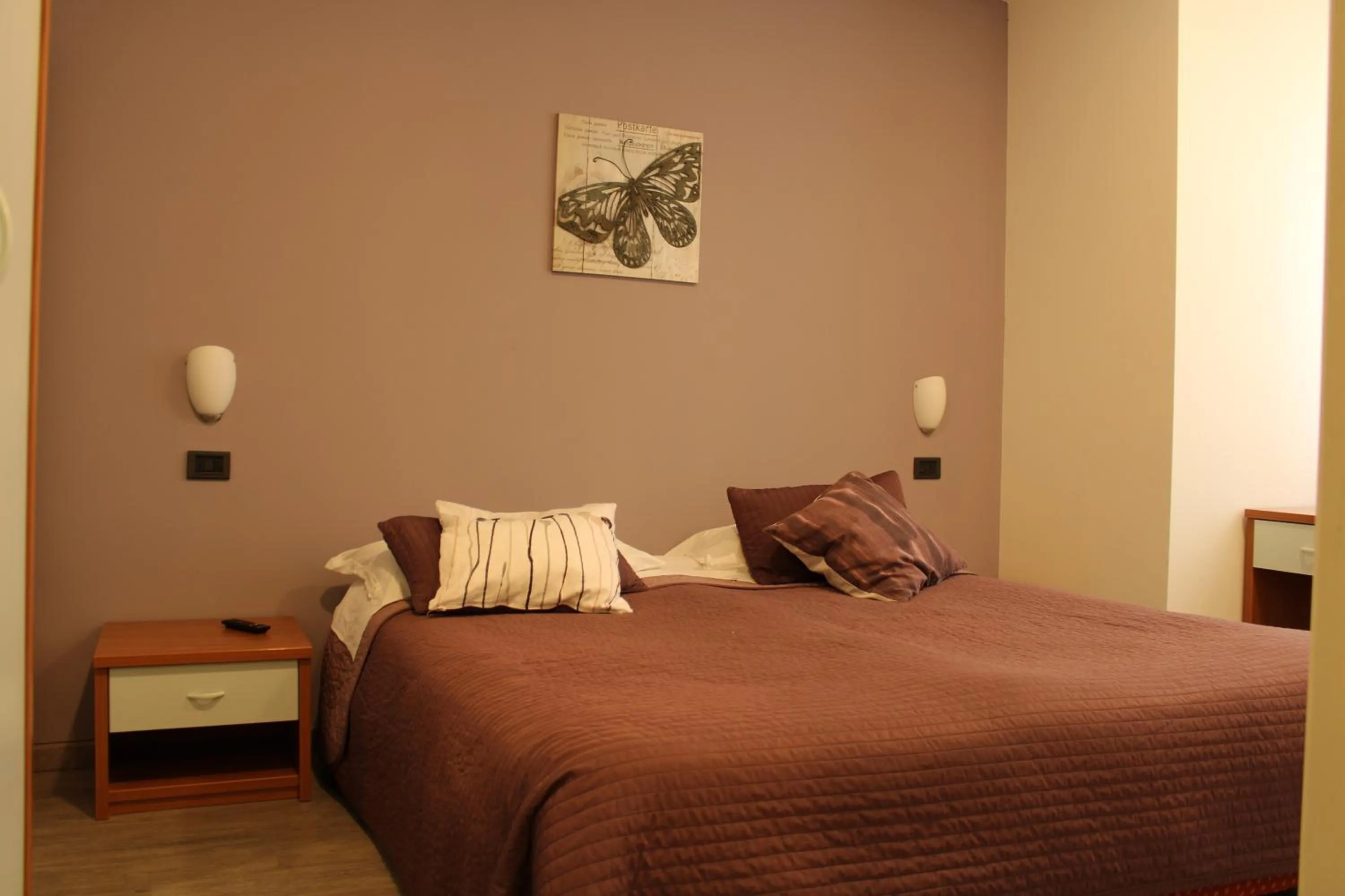 Bedroom, Bed in Residence Royal House