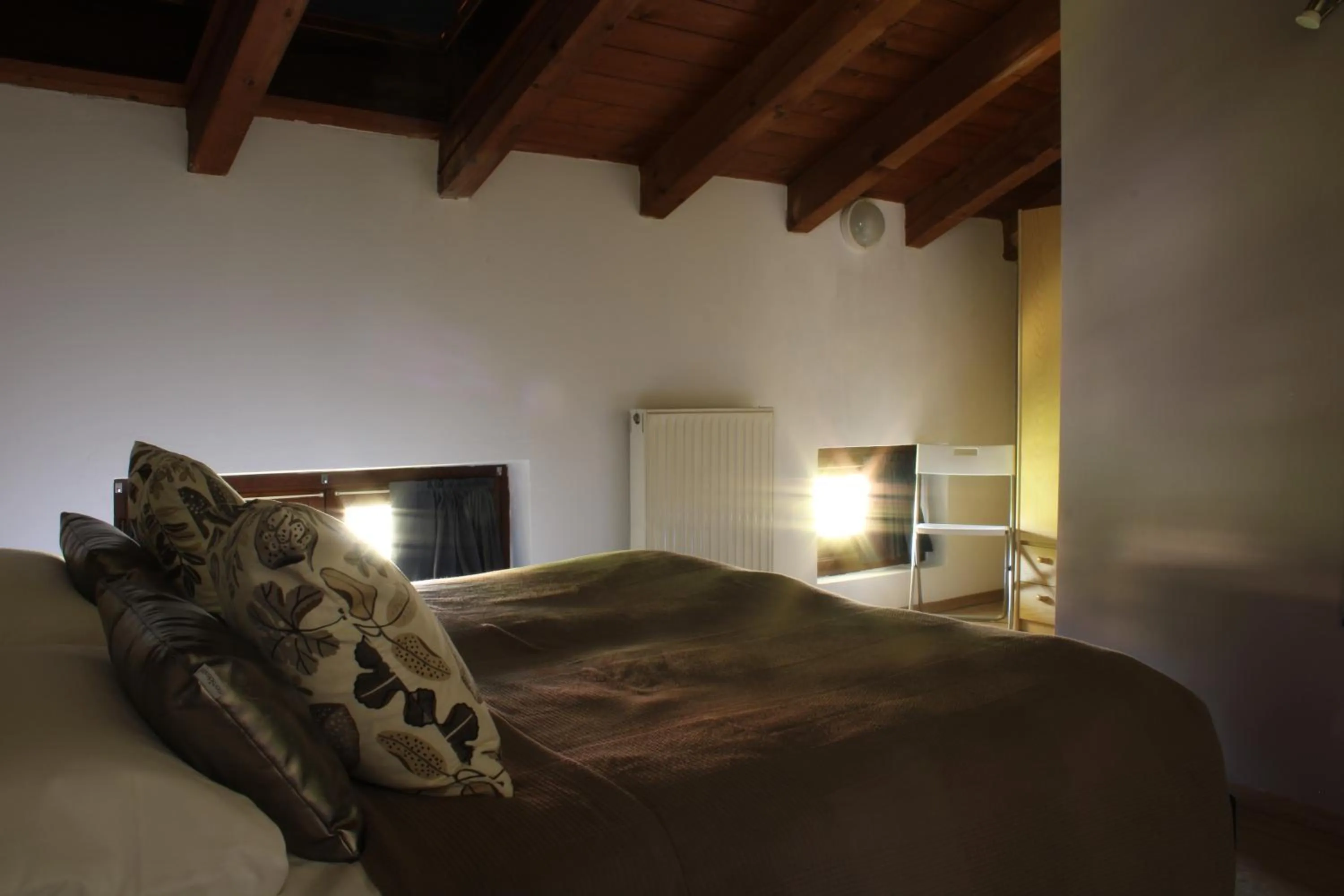 Bedroom, Bed in Residence Royal House