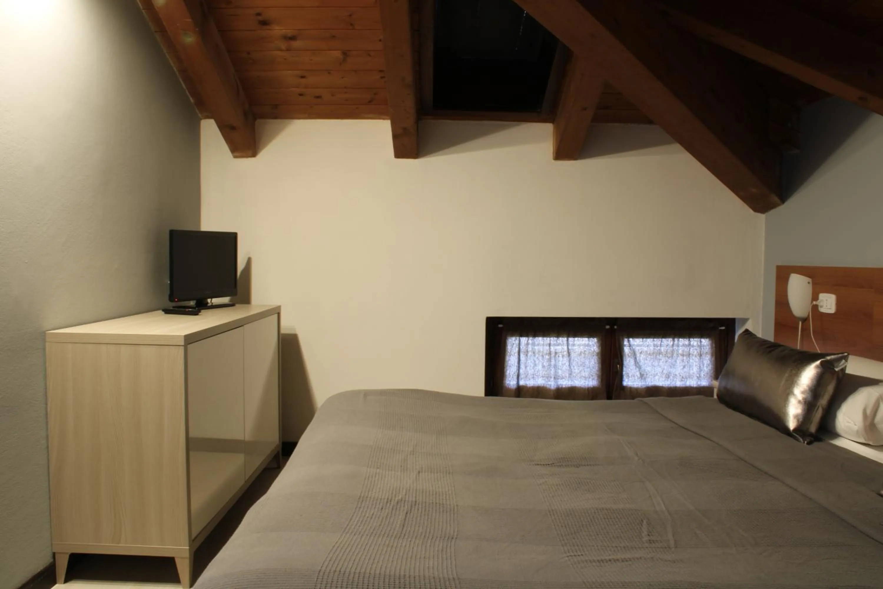 Photo of the whole room, Bed in Residence Royal House