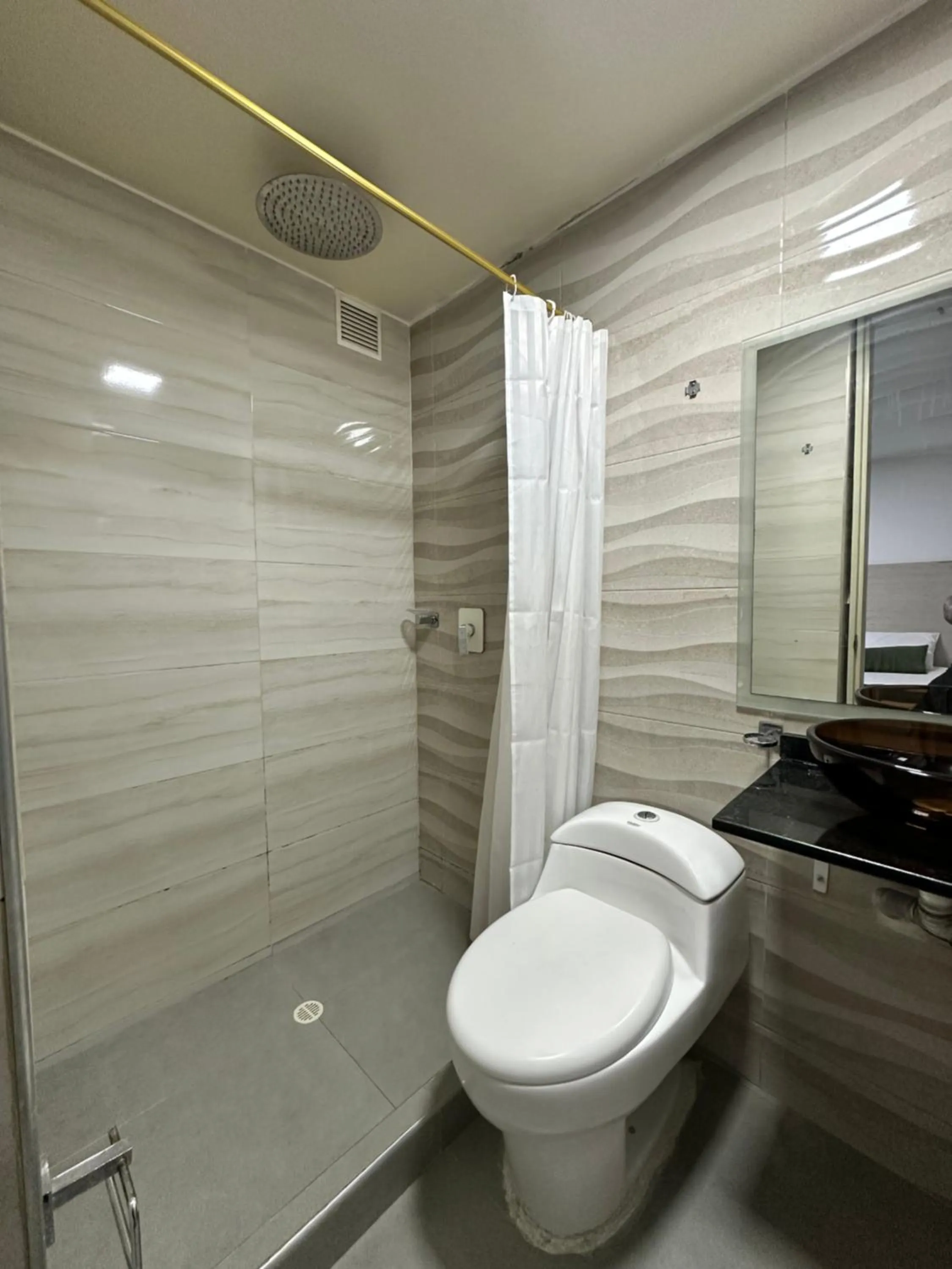 Shower in Hotel Bestmark Platino