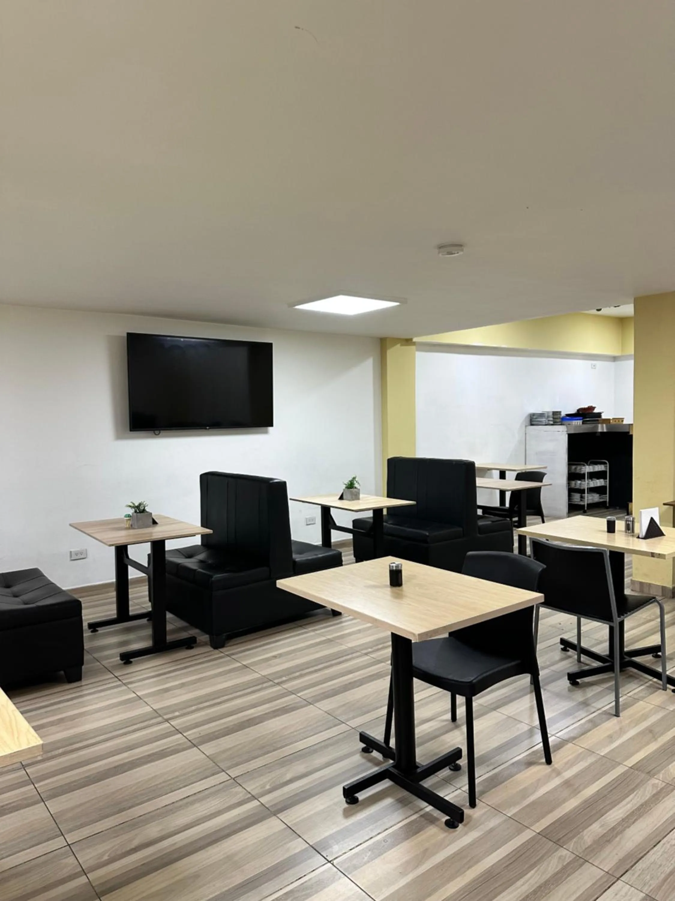 Communal lounge/ TV room in Hotel Bestmark Platino