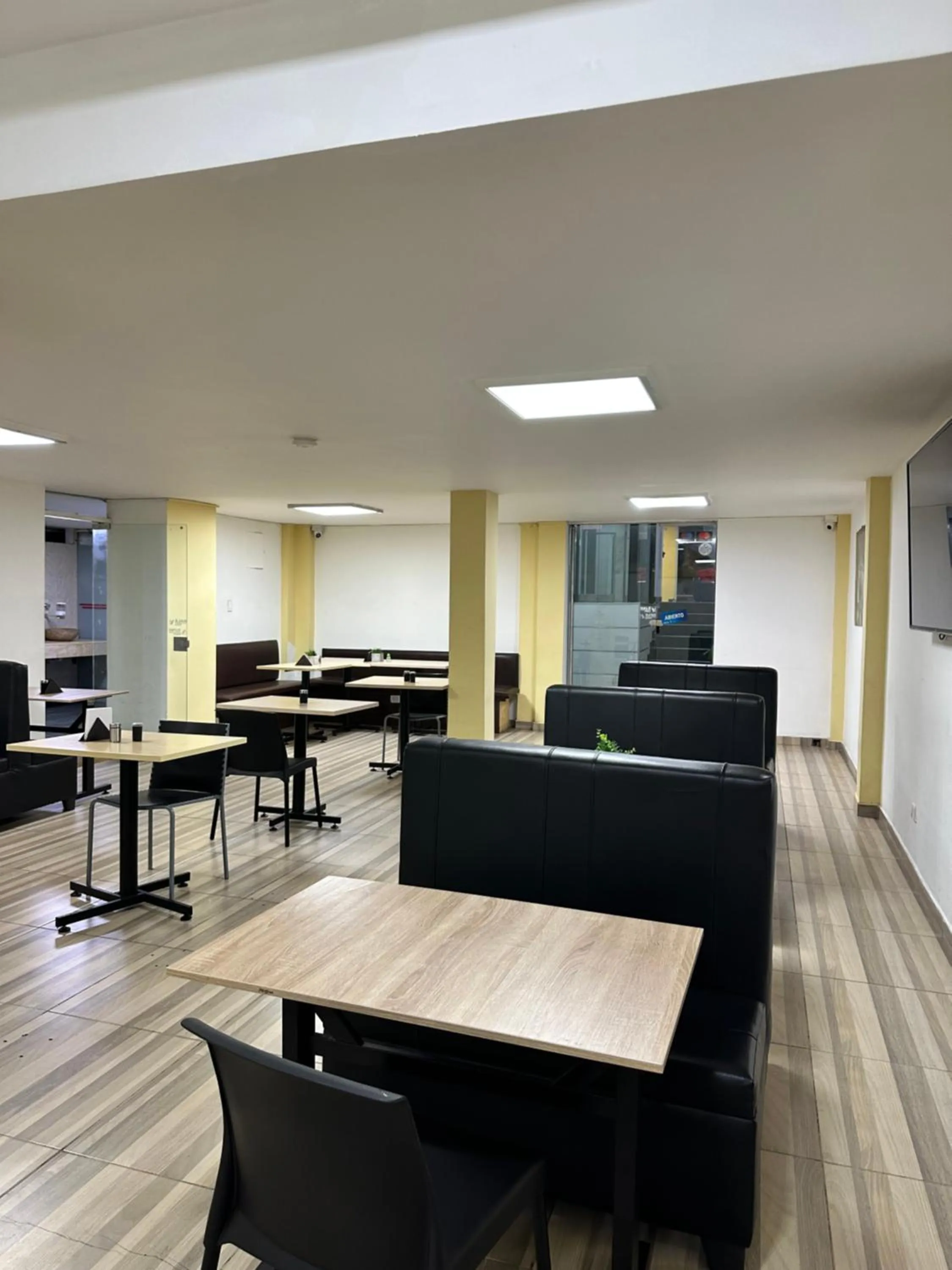 TV and multimedia in Hotel Bestmark Platino