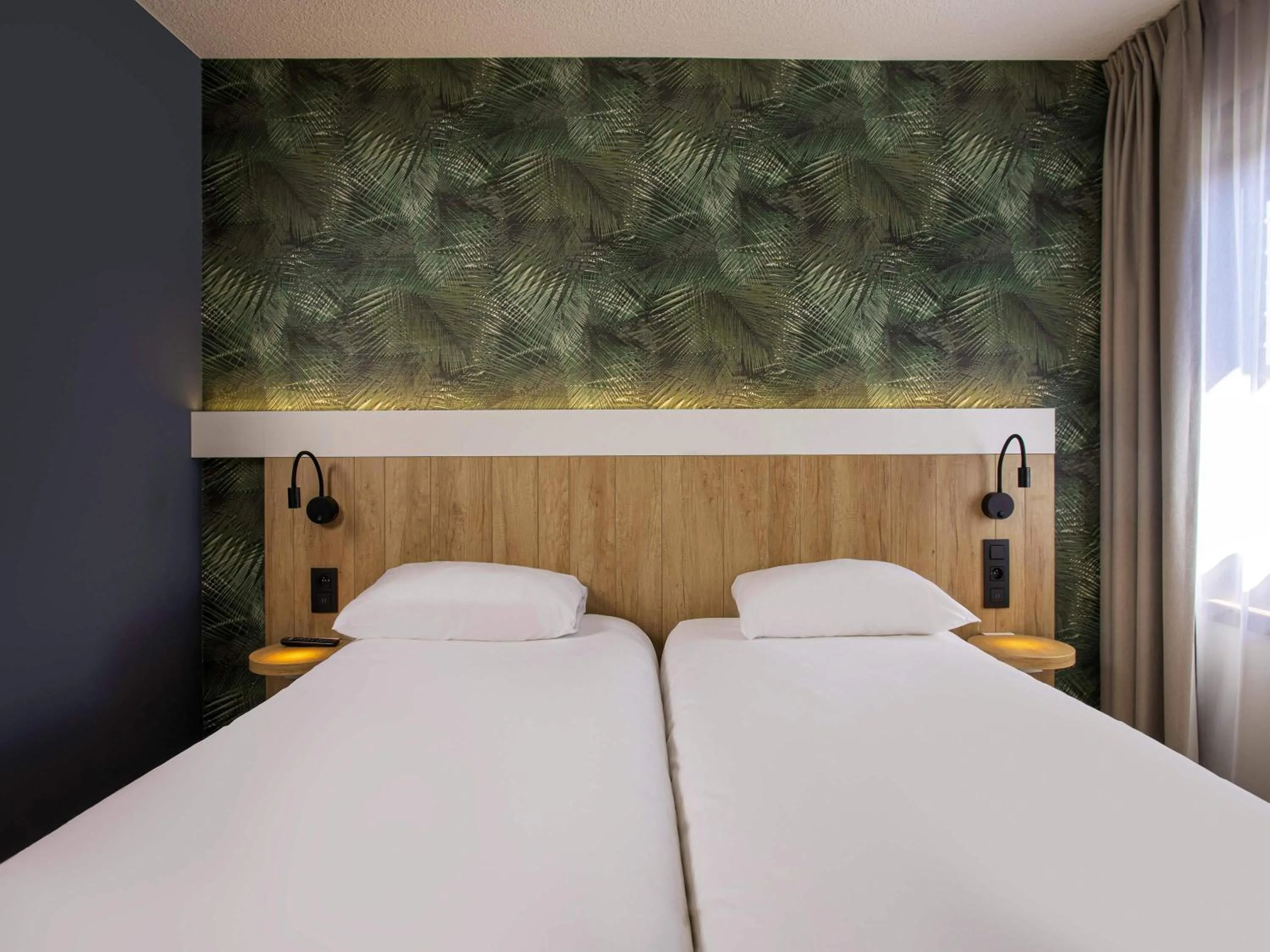 Bedroom, Bed in ibis Brussels Waterloo