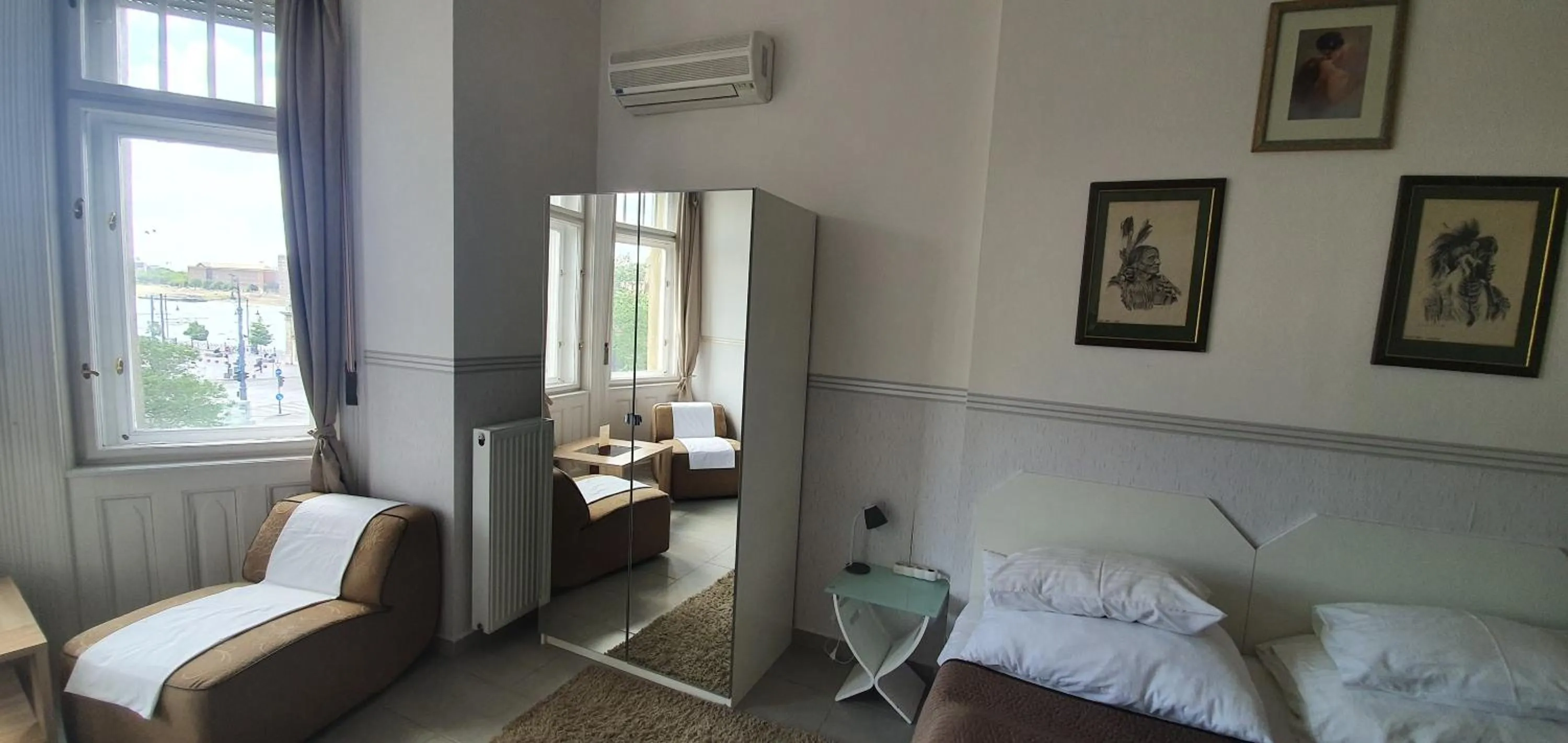 Bed in Butterfly Home Danube