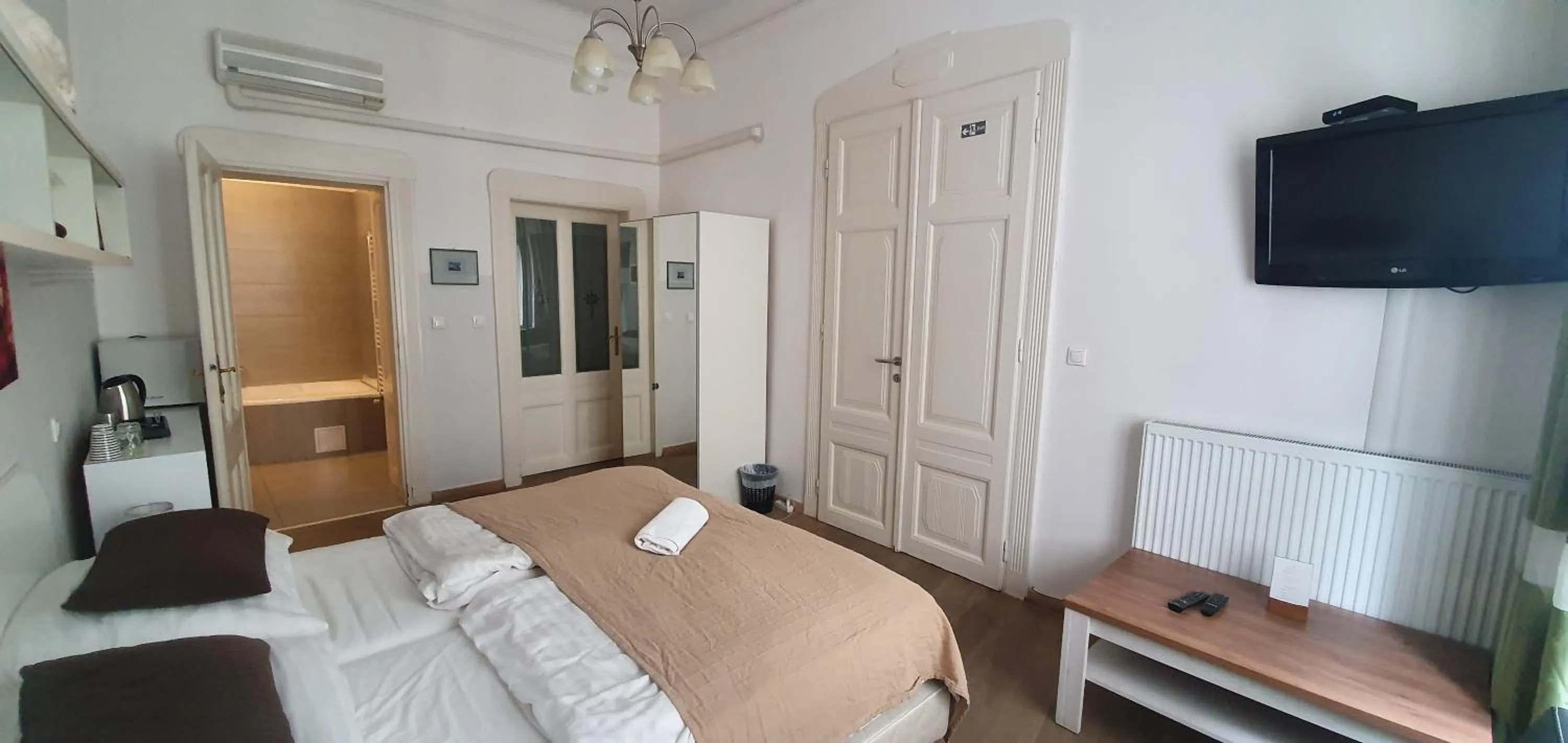 Bed in Butterfly Home Danube