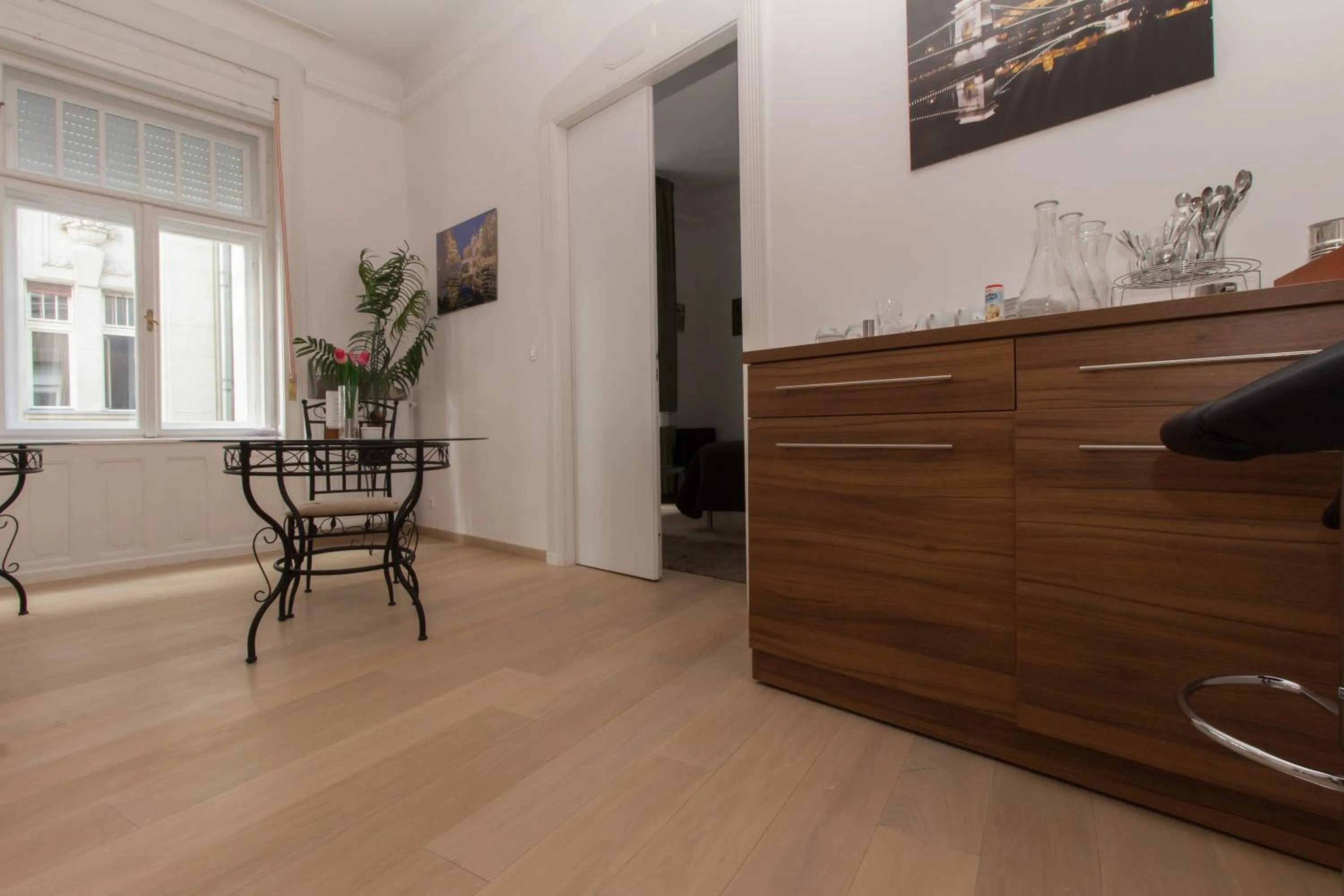 Food and drinks in Butterfly Home Danube