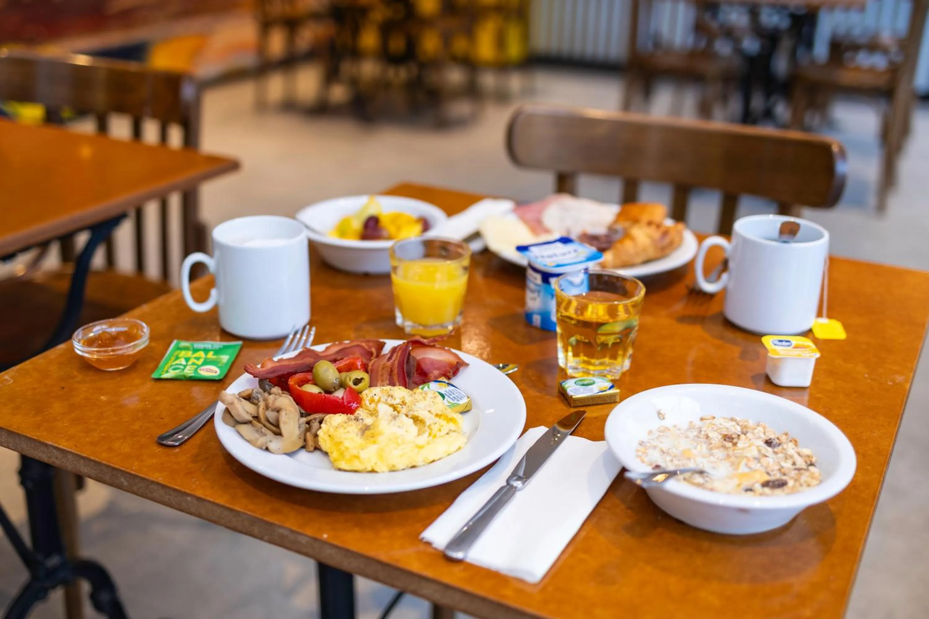 Breakfast in B&B HOTEL Mons Gare