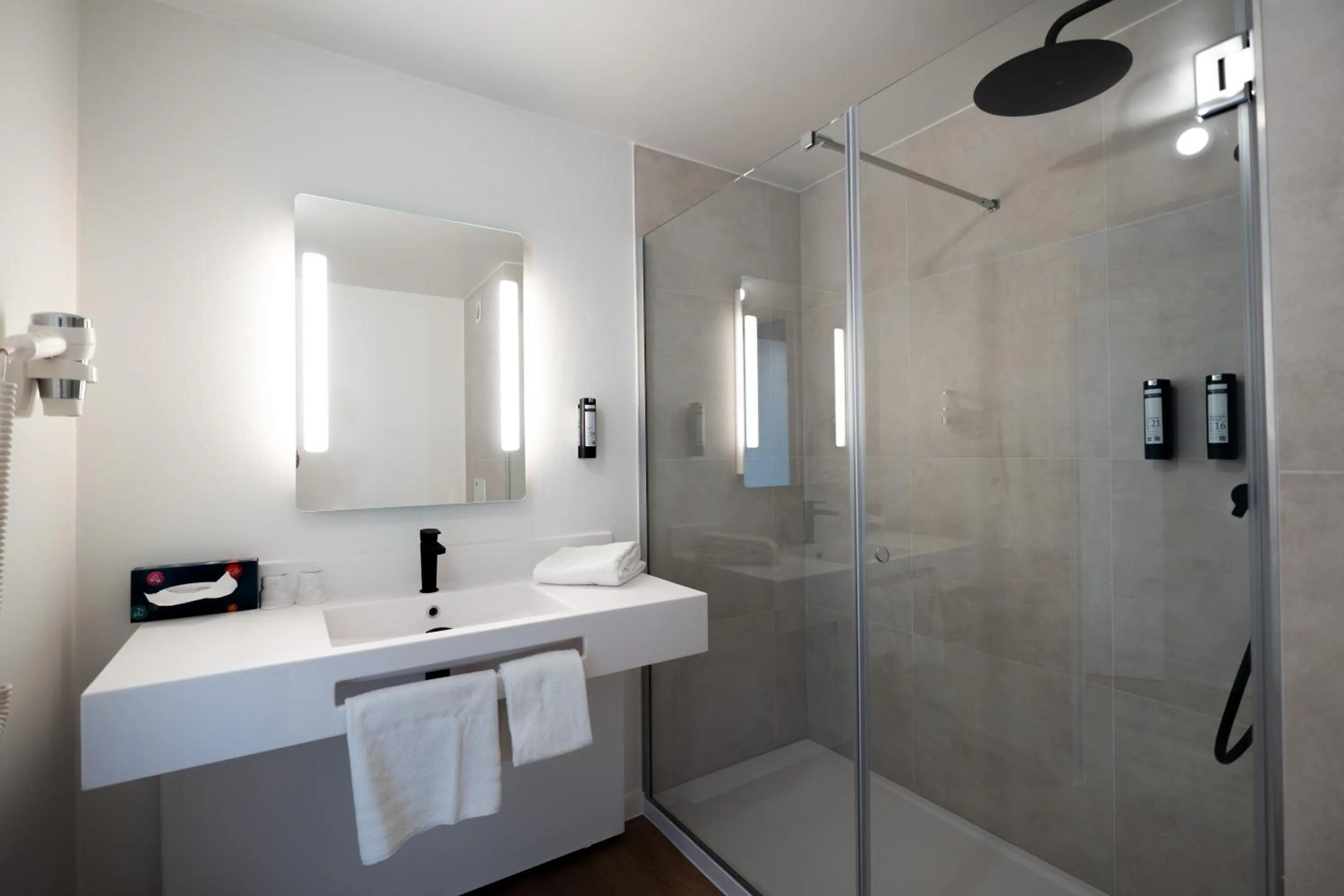 Shower in B&B HOTEL Mons Gare