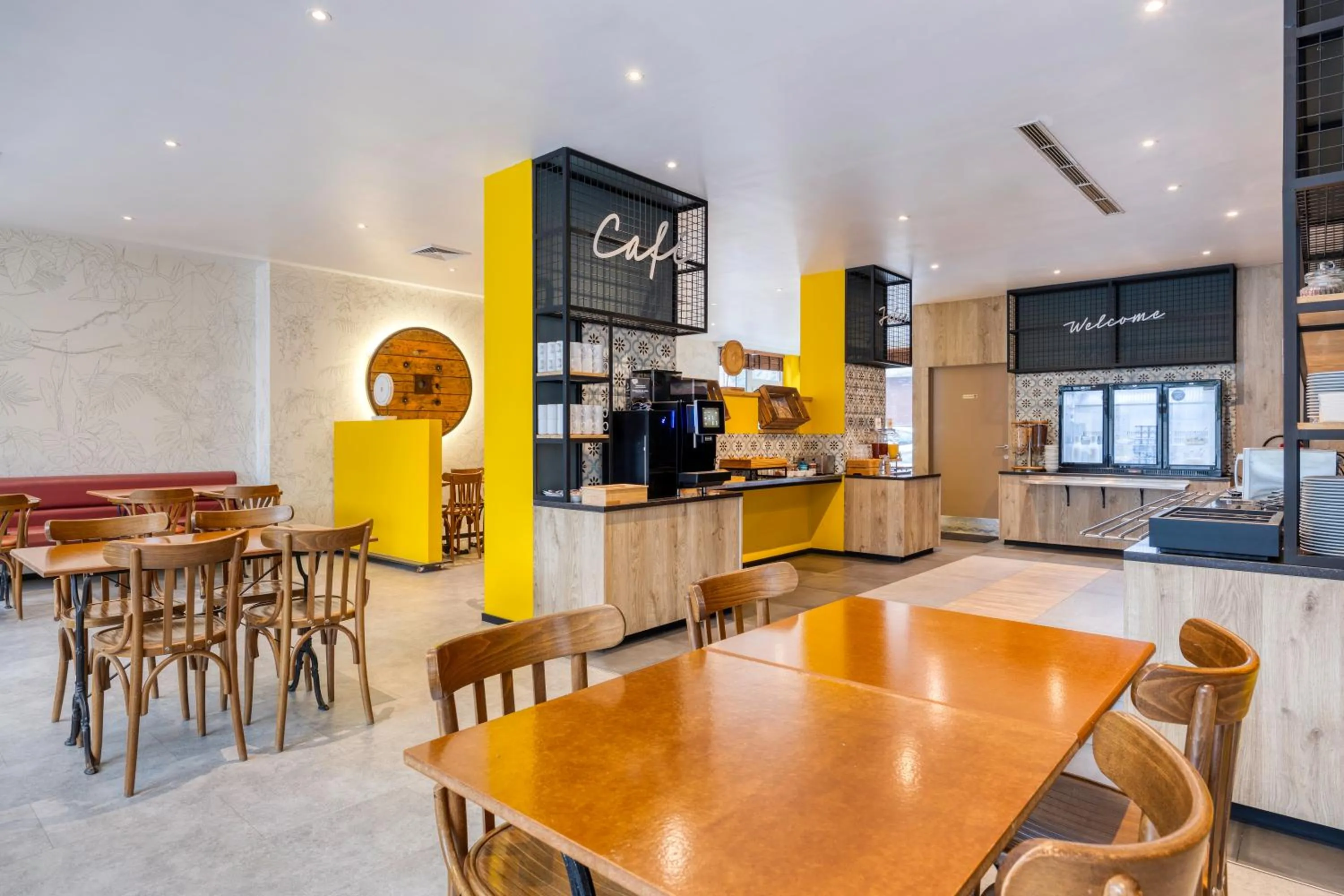 Breakfast in B&B HOTEL Mons Gare