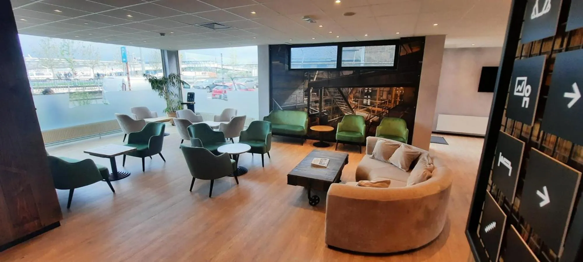 Lobby or reception in B&B HOTEL Mons Gare