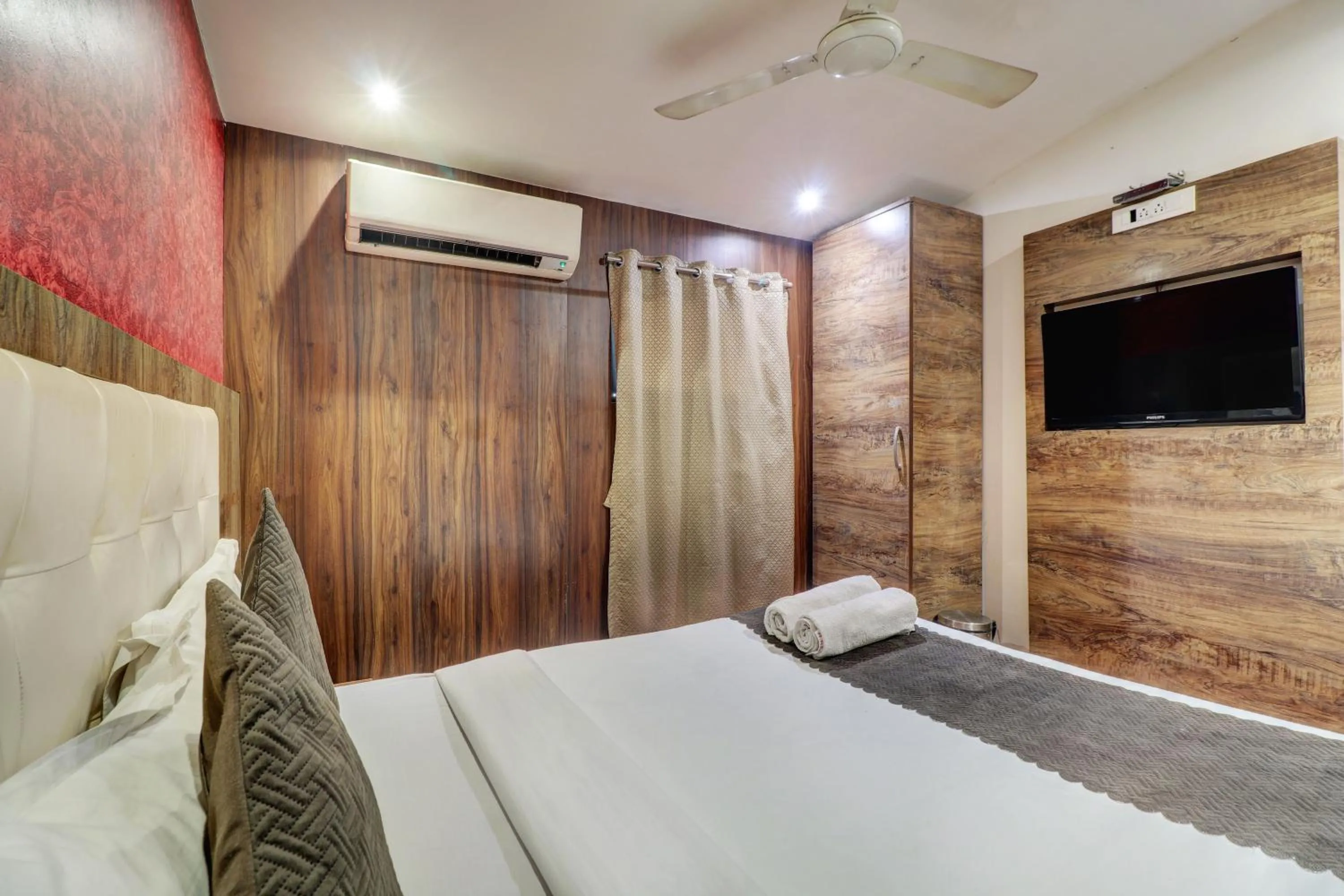 Bedroom, Bed in Hotel A. K. International - Fort