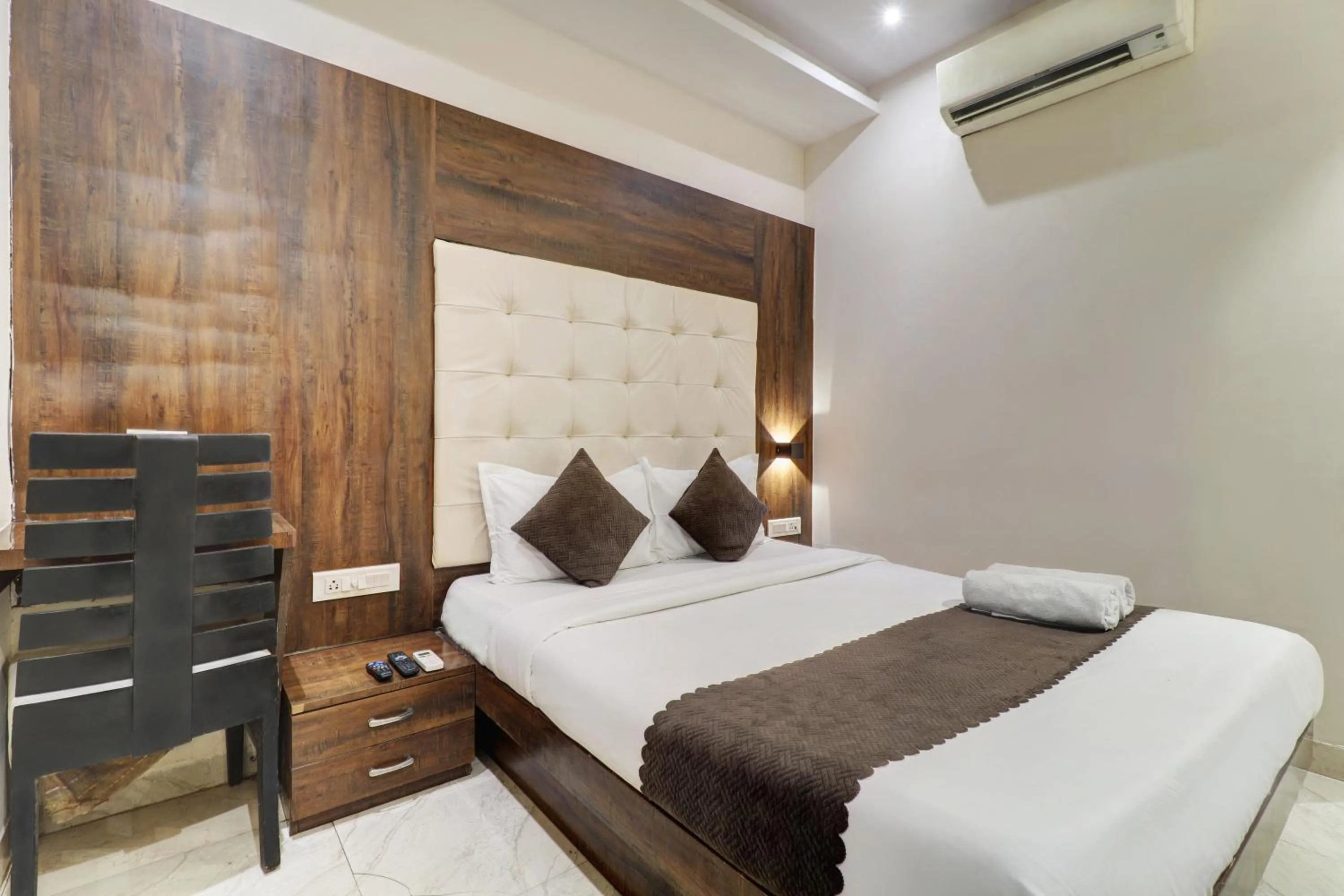 Bedroom, Bed in Hotel A. K. International - Fort