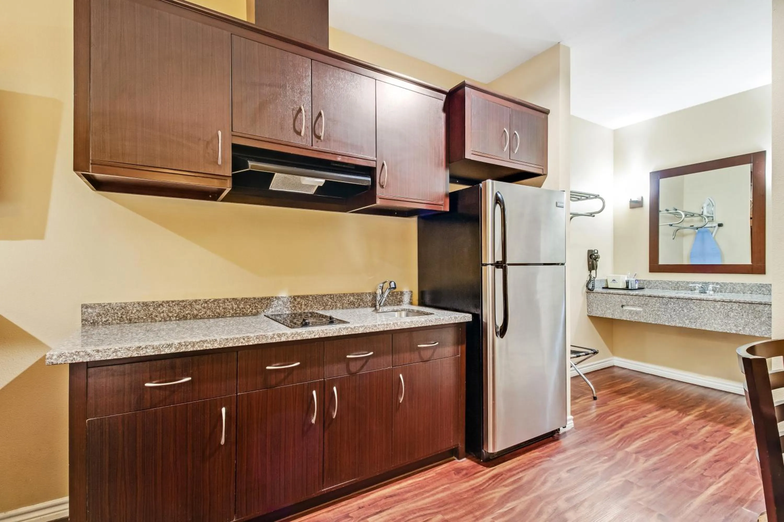 Kitchen or kitchenette in Americas Best Value Inn - FM 529