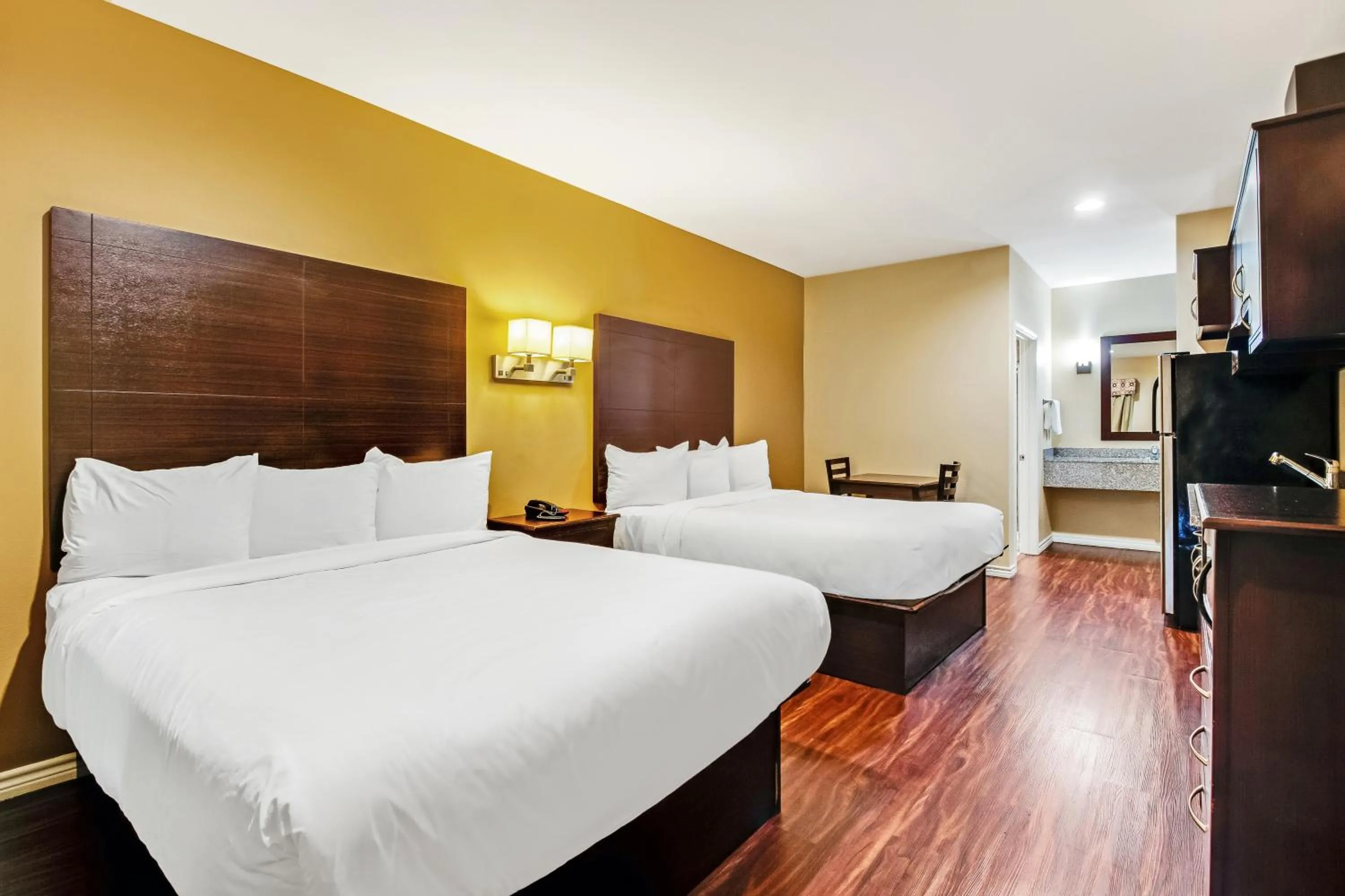 Bed in Americas Best Value Inn - FM 529