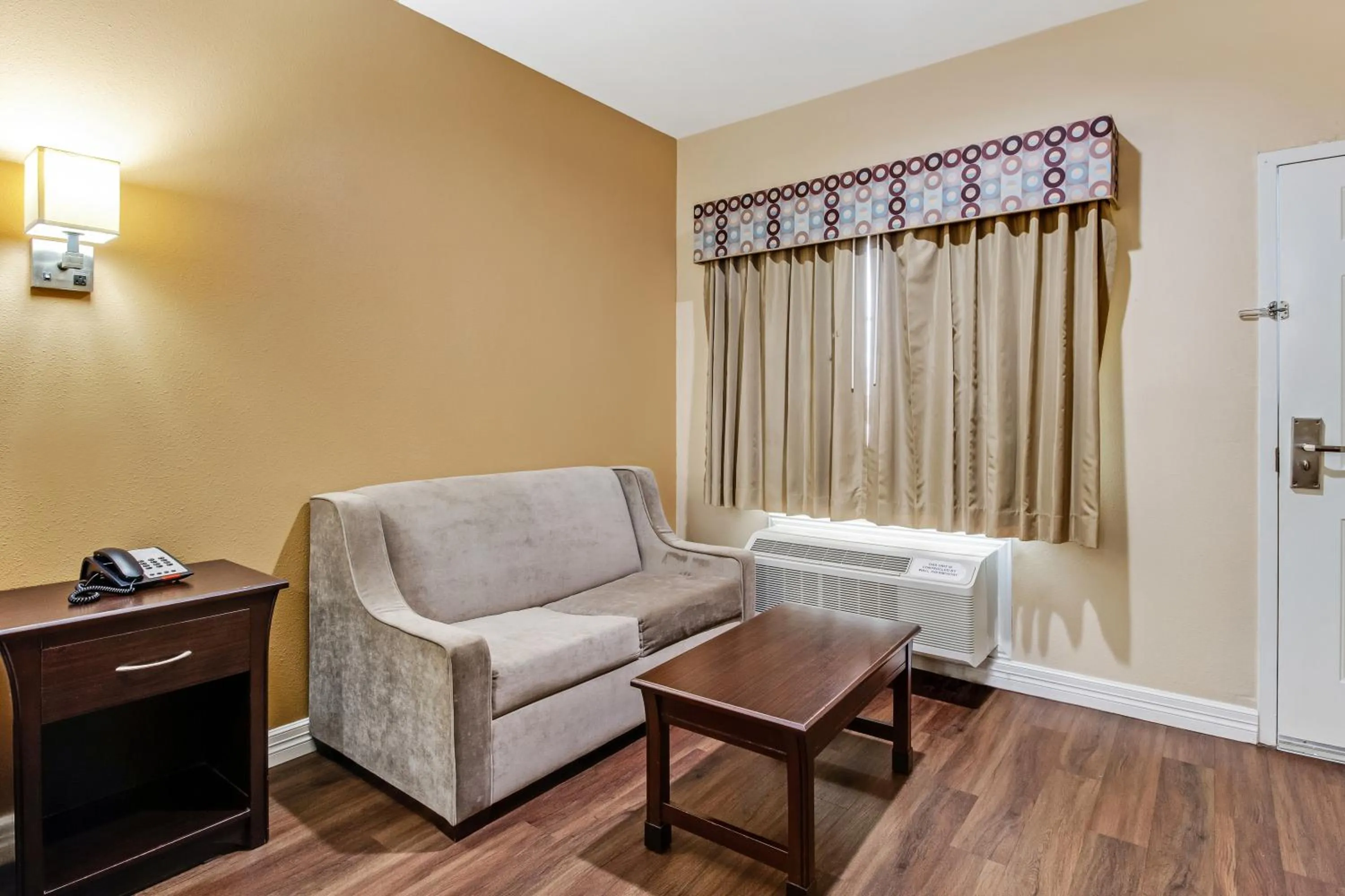 Seating area in Americas Best Value Inn - FM 529