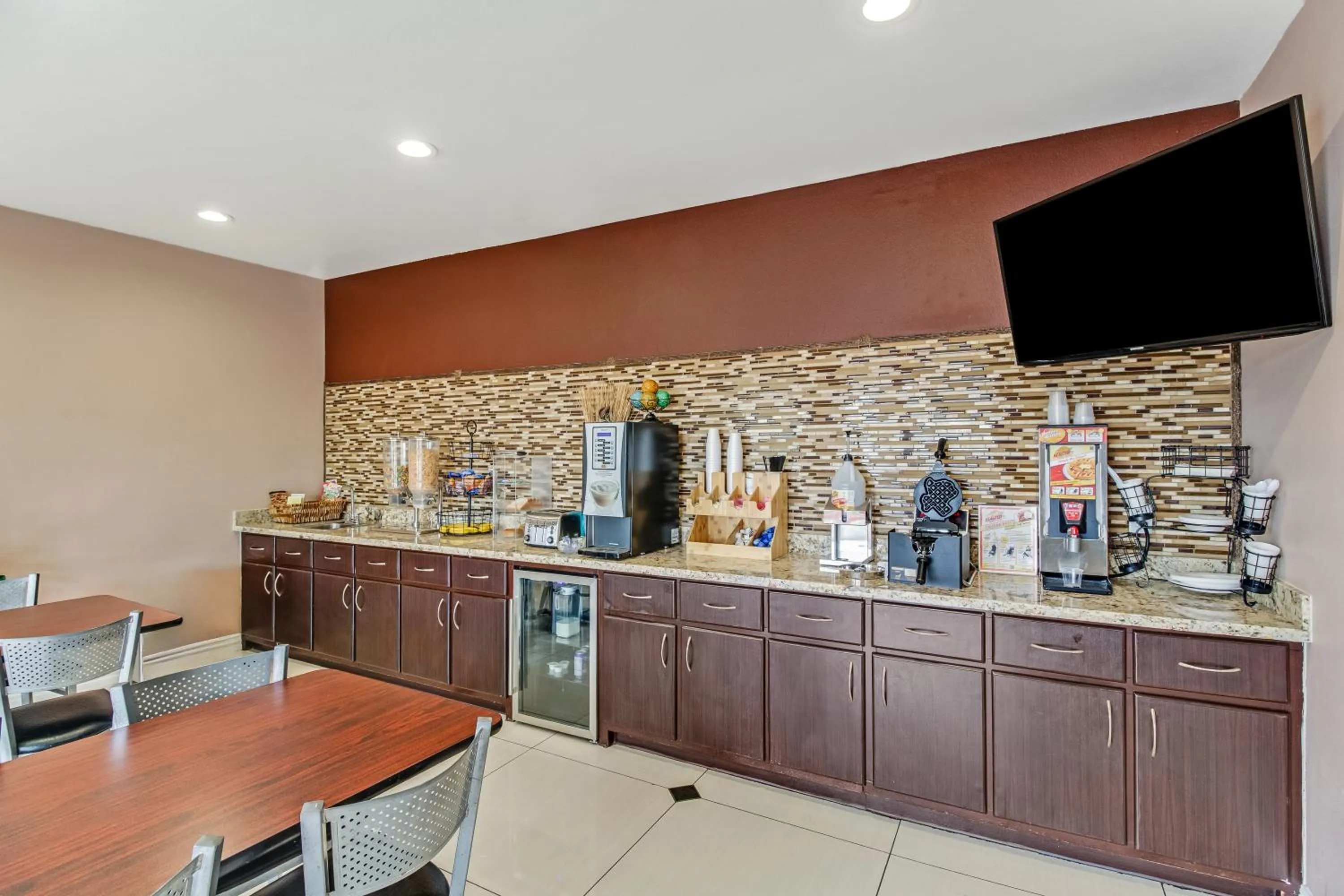 Breakfast in Americas Best Value Inn - FM 529