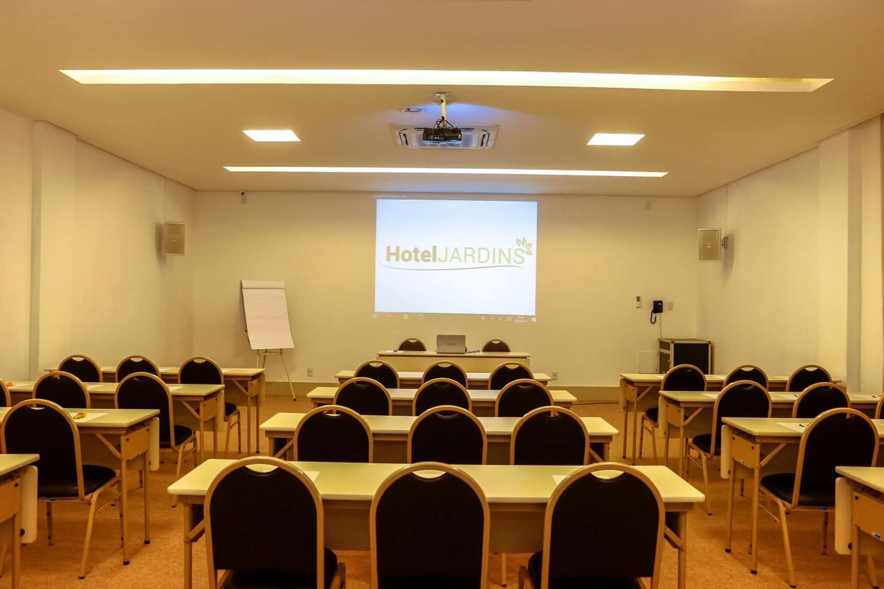 Business facilities in Hotel Jardins