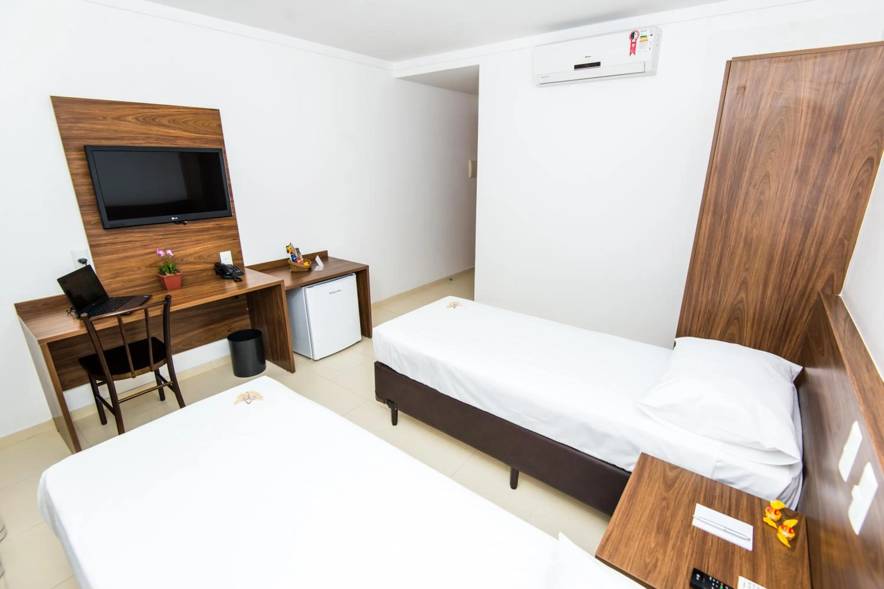 Photo of the whole room, Bed in Hotel Jardins