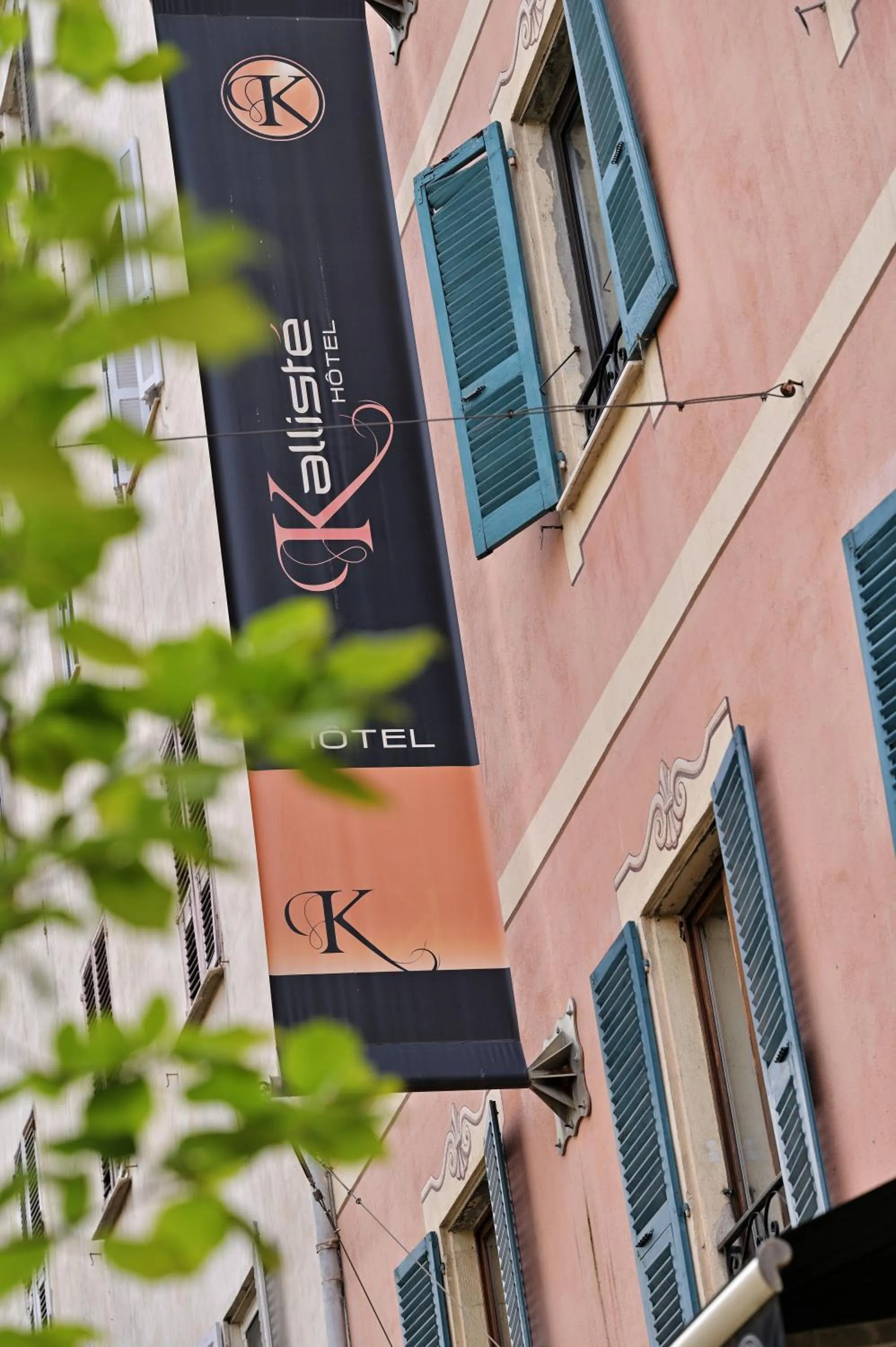 Property building in Kallisté