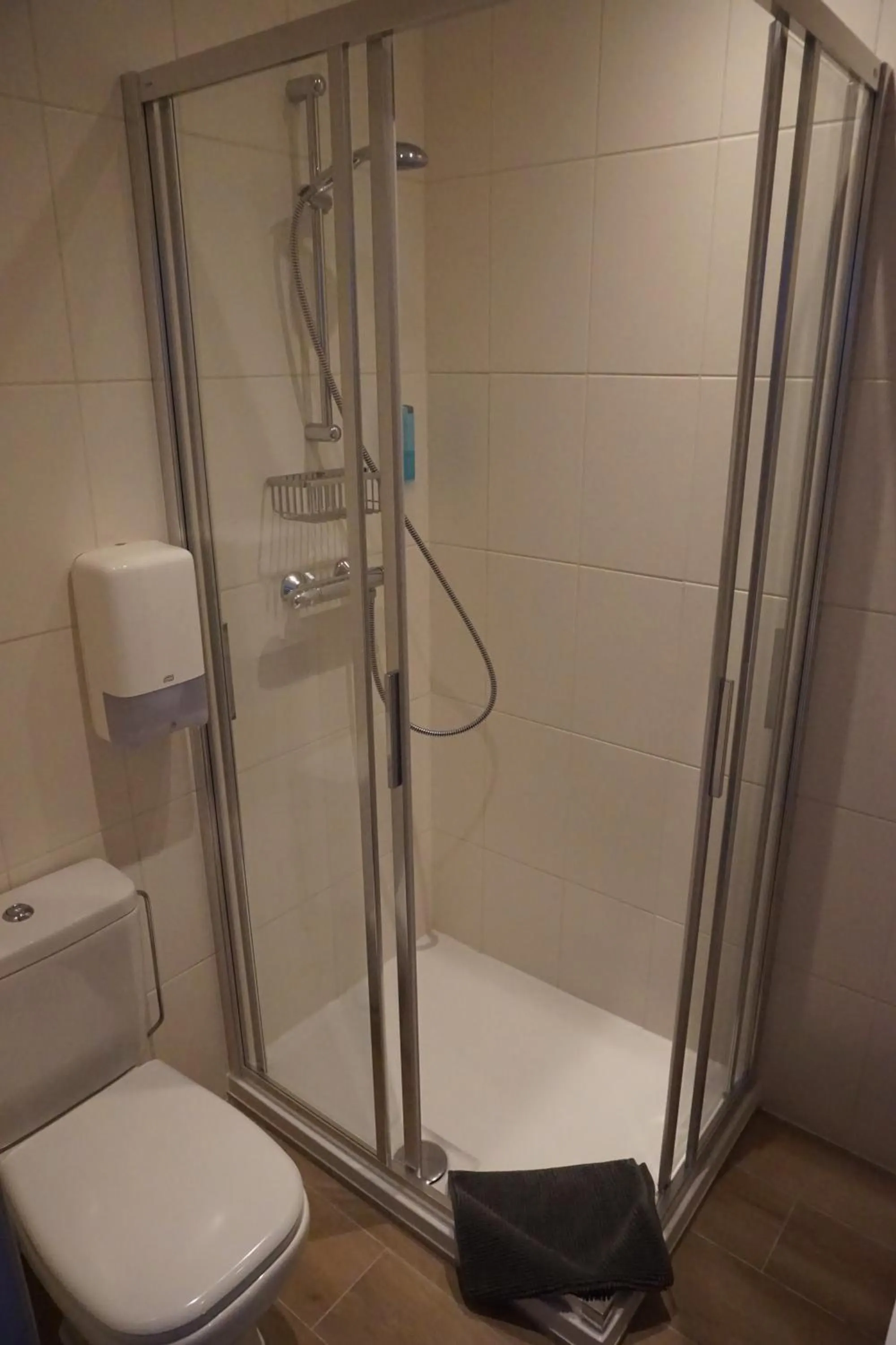 Shower in Hotel Asiris