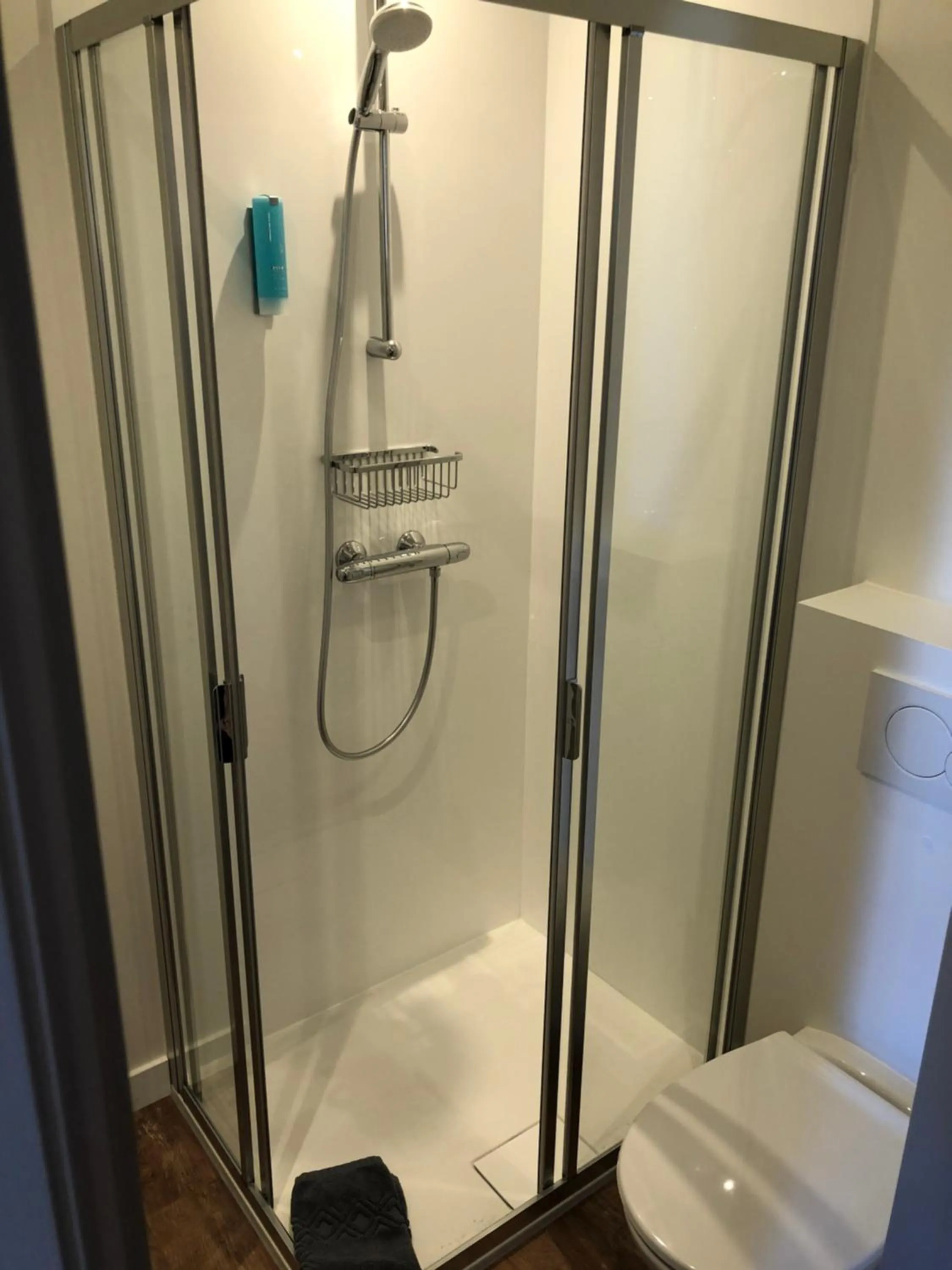 Shower in Hotel Asiris
