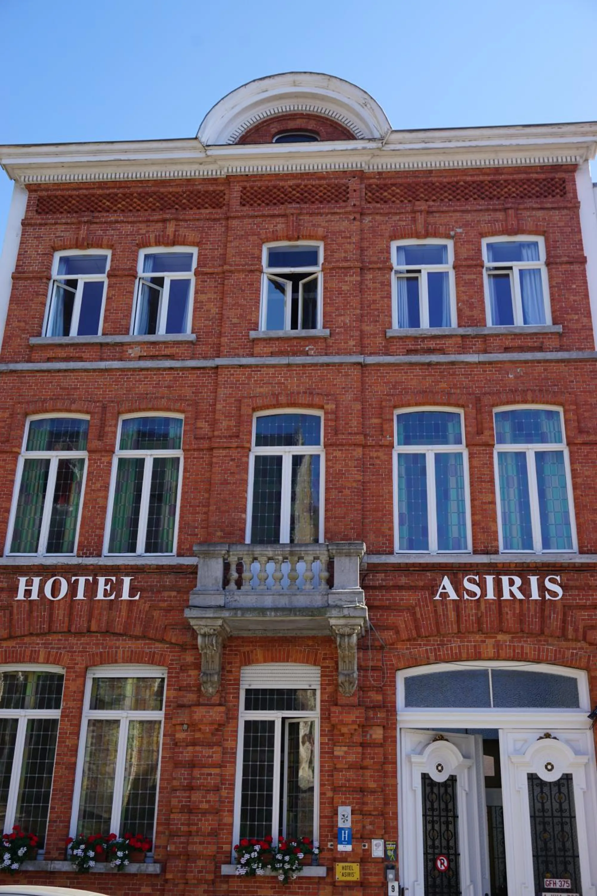 Facade/entrance in Hotel Asiris