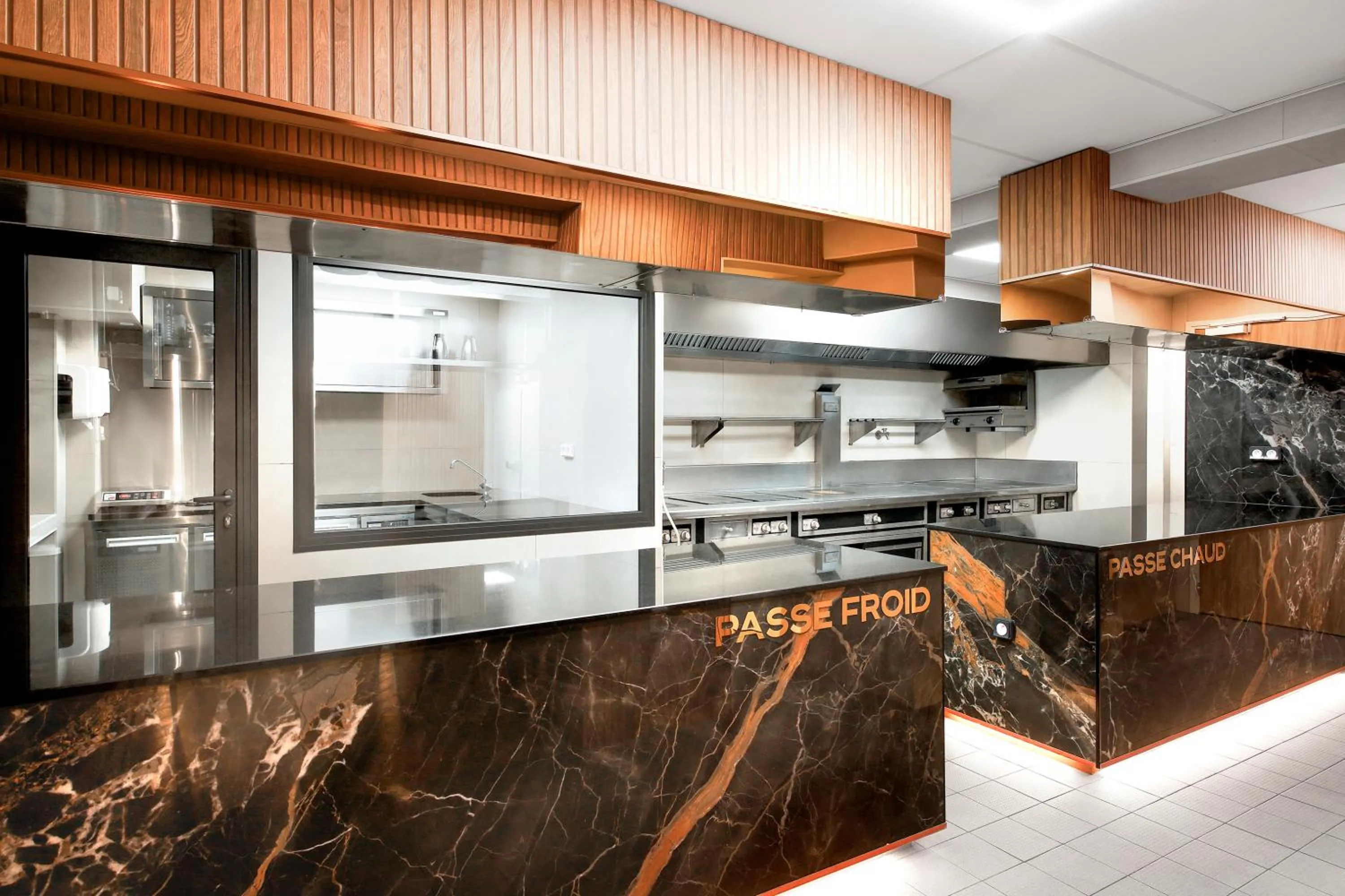 kitchen in Hôtel Marinca & Spa