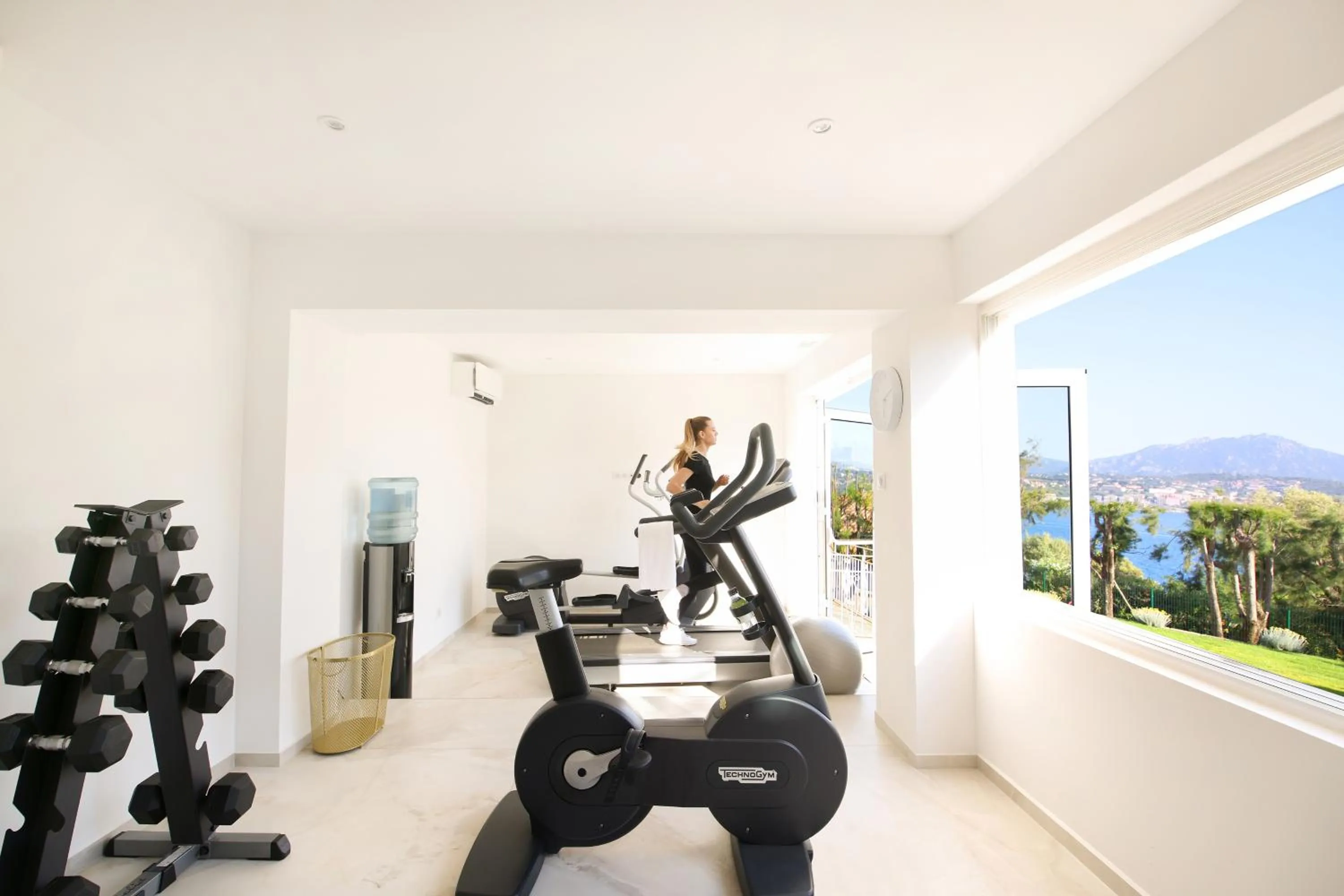 Fitness centre/facilities in Hôtel Marinca & Spa