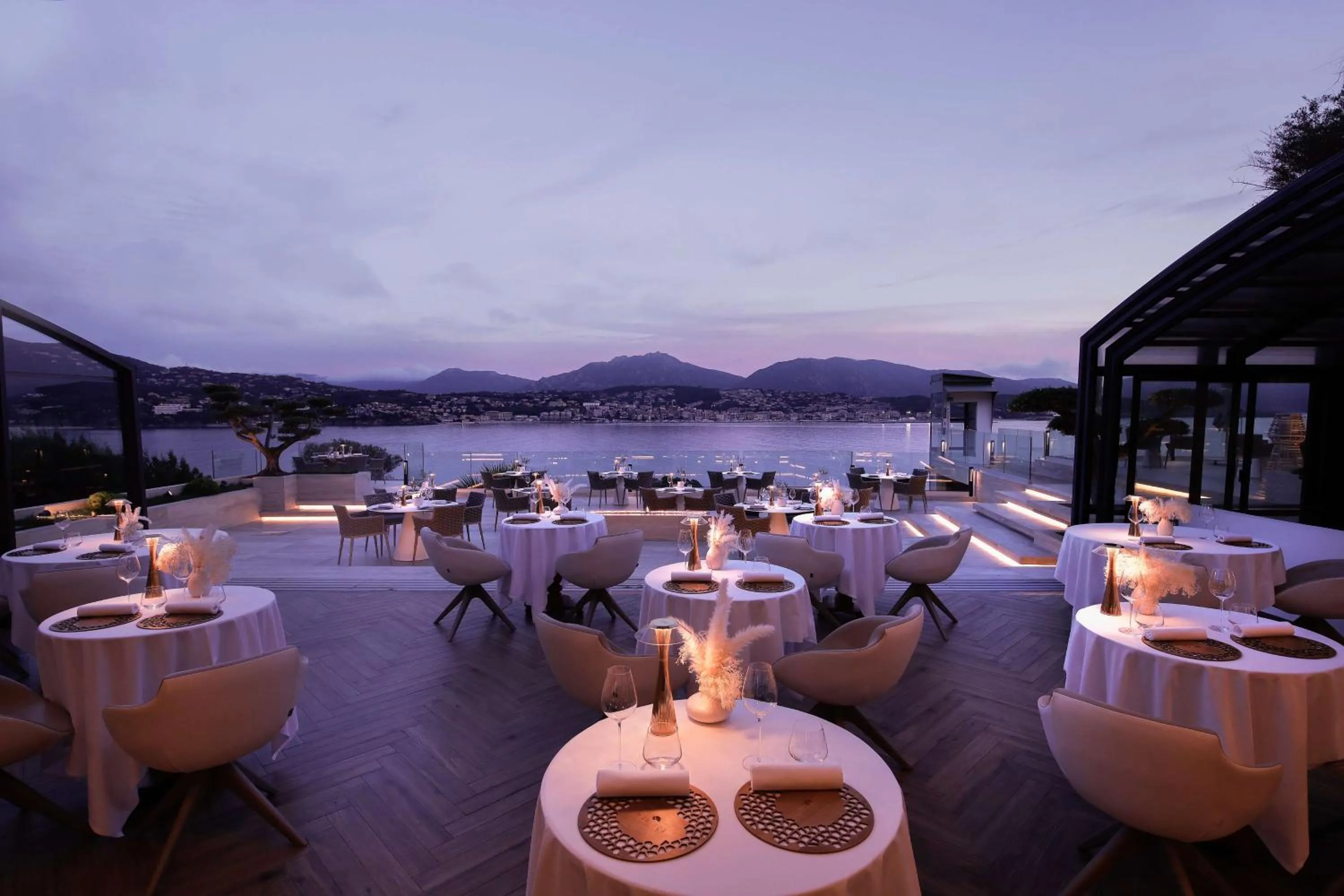 Restaurant/places to eat in Hôtel Marinca & Spa