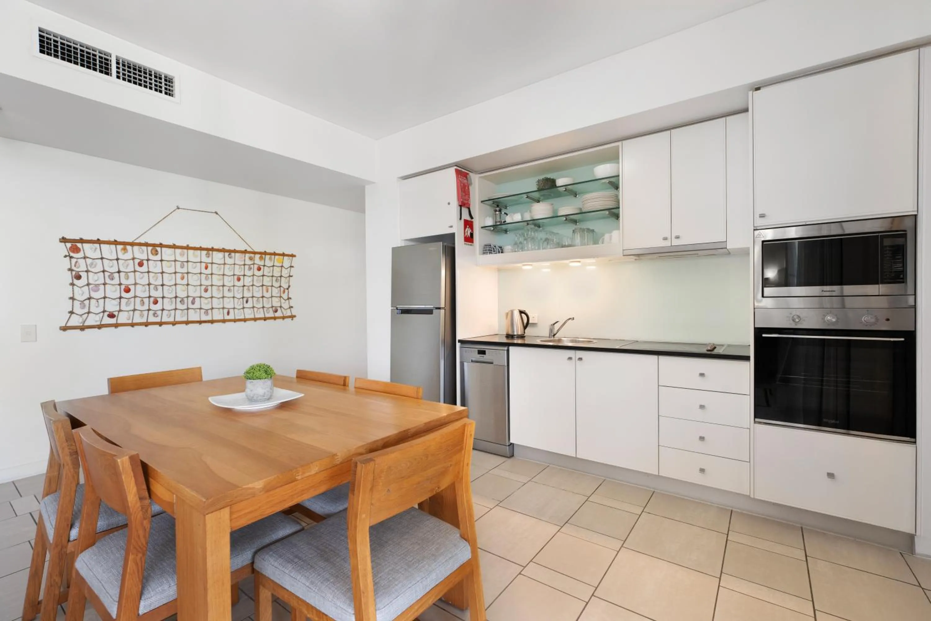 Dining area in Laguna on Hastings