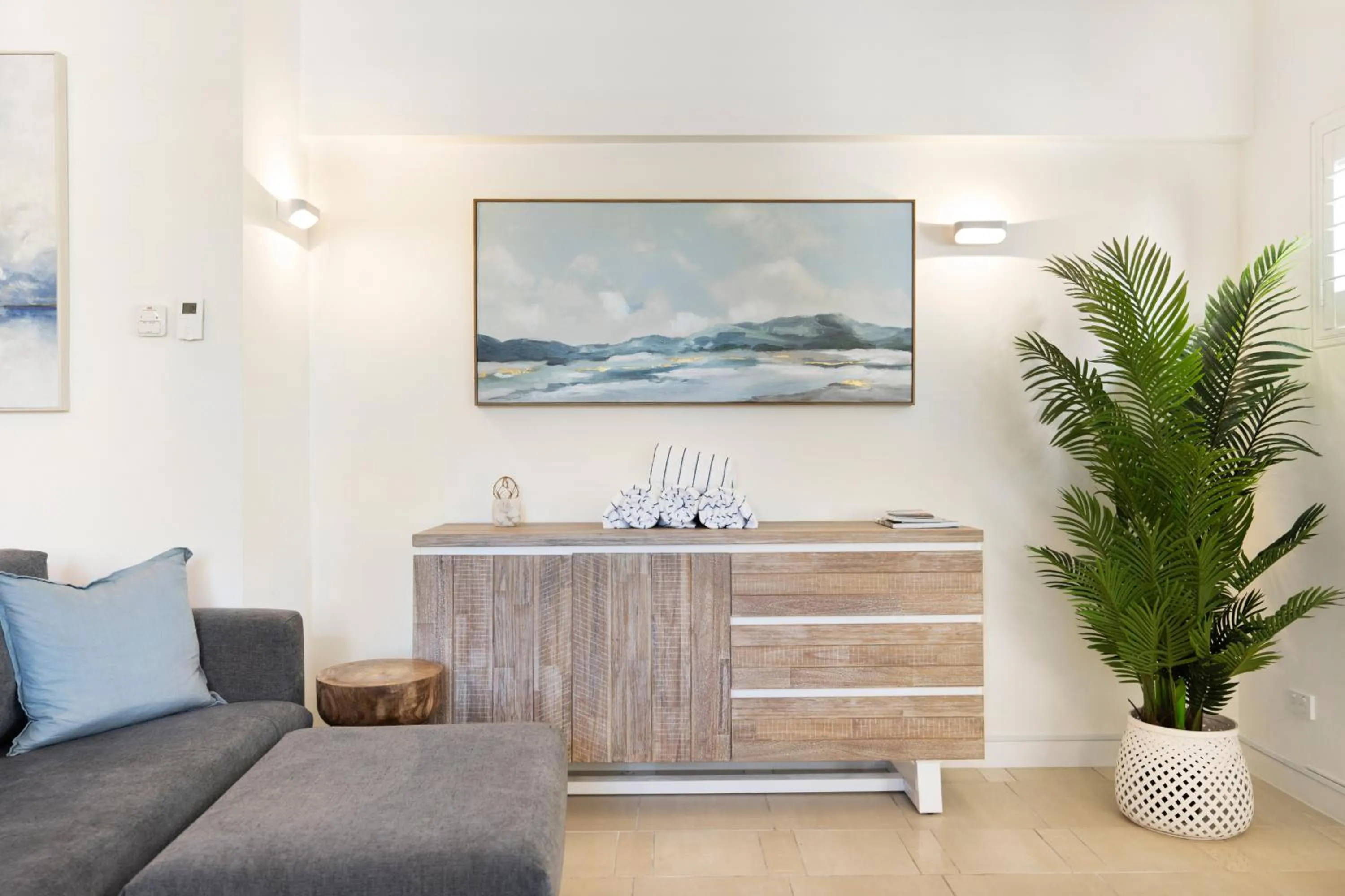 Living room in Laguna on Hastings