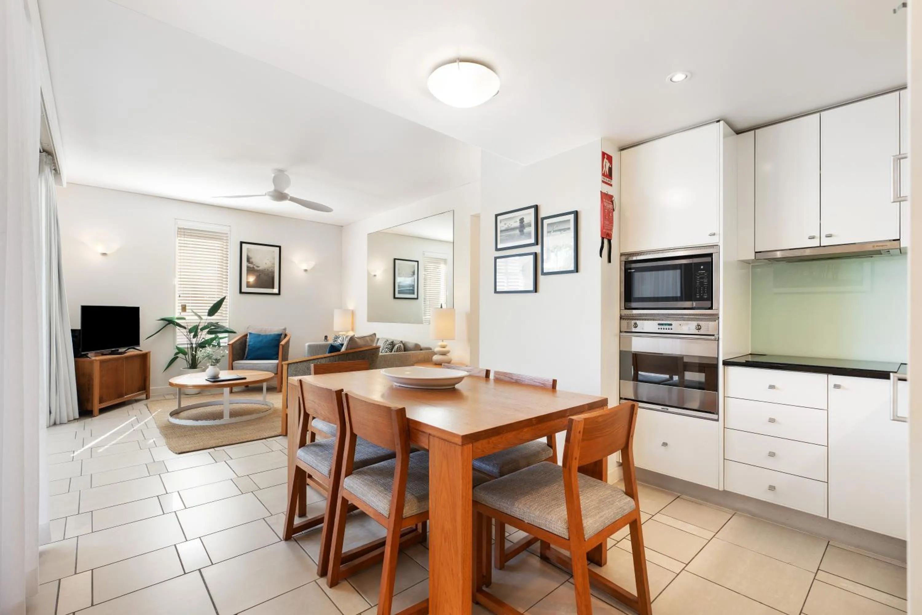 Dining area in Laguna on Hastings