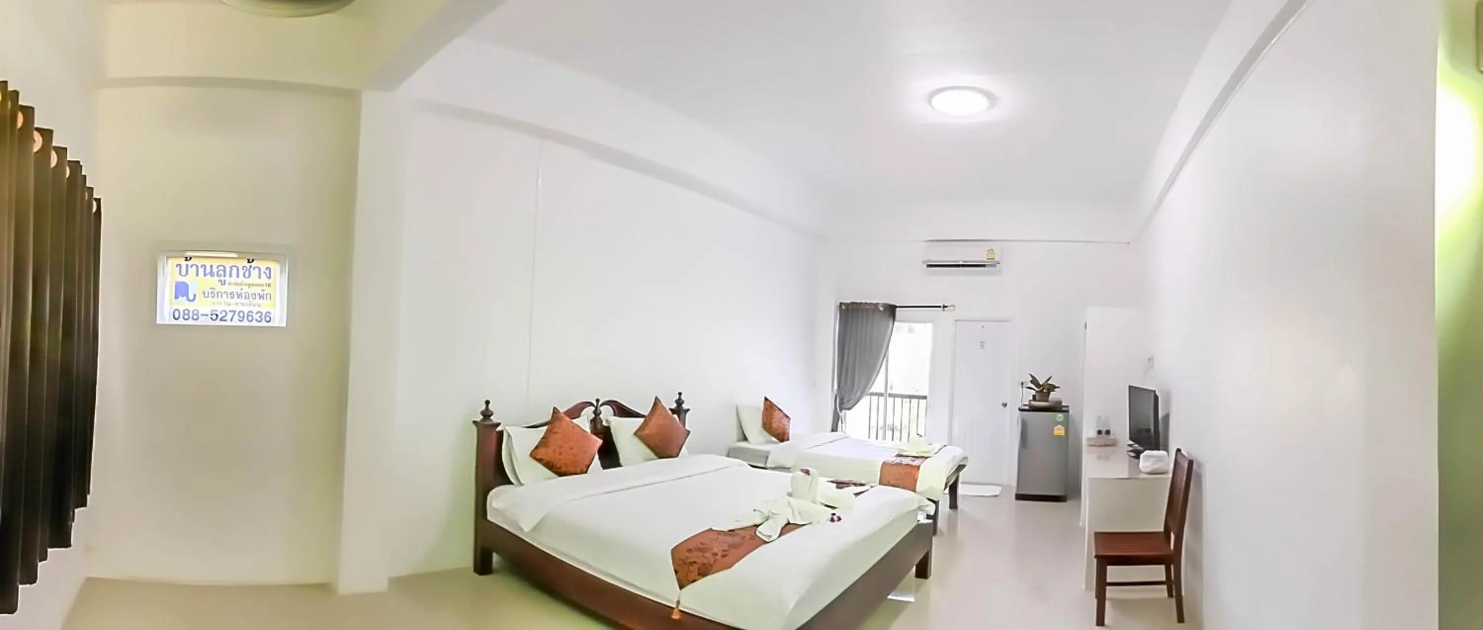 Photo of the whole room, Bed in Baanlugchange Hotel โรงแรมบ้านลูกช้าง