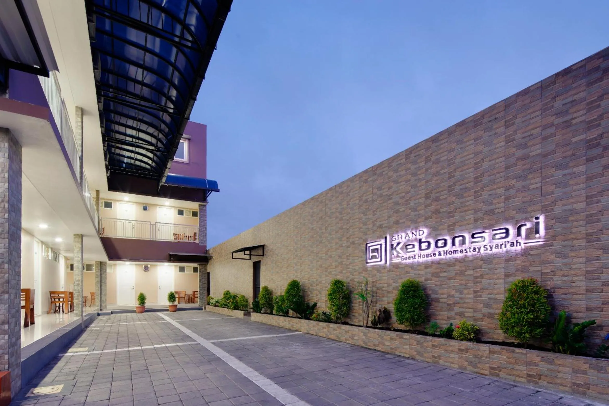 Property building in Grand Kebonsari Guesthouse