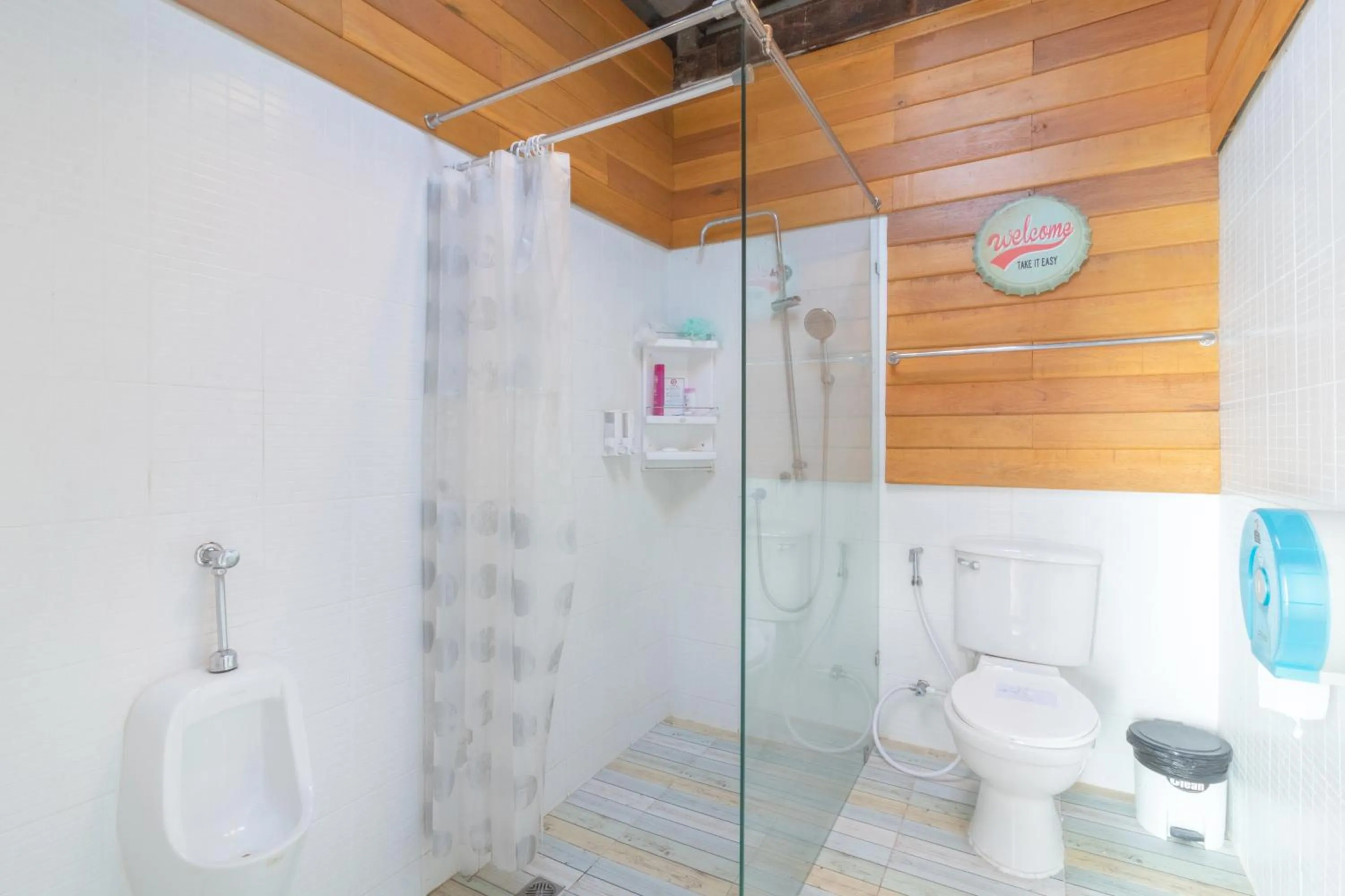 Bathroom in Sor Vorapin Muay Thai Home