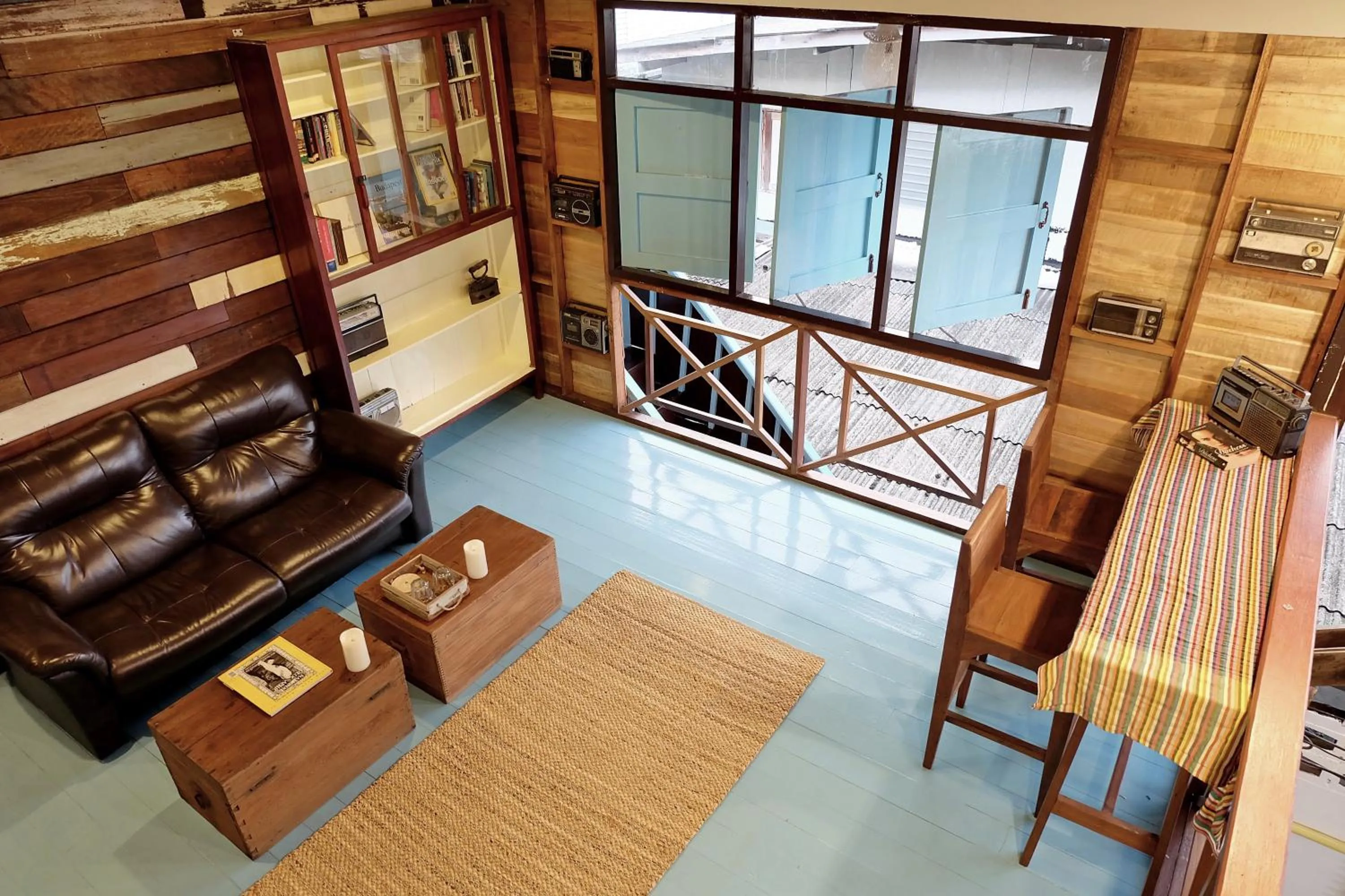 Communal lounge/ TV room in Sor Vorapin Muay Thai Home