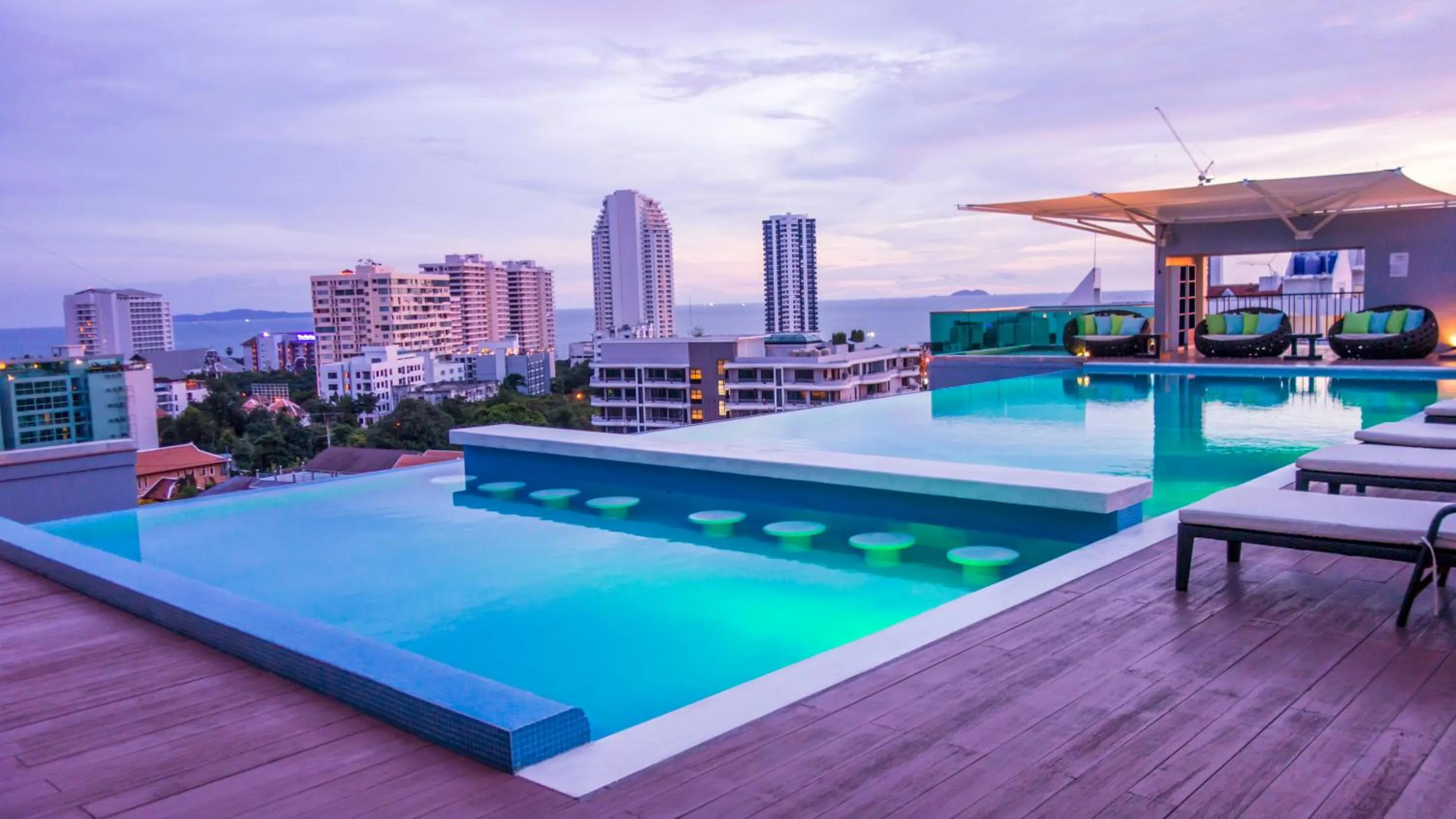 Swimming pool in Unique Regency Pattaya